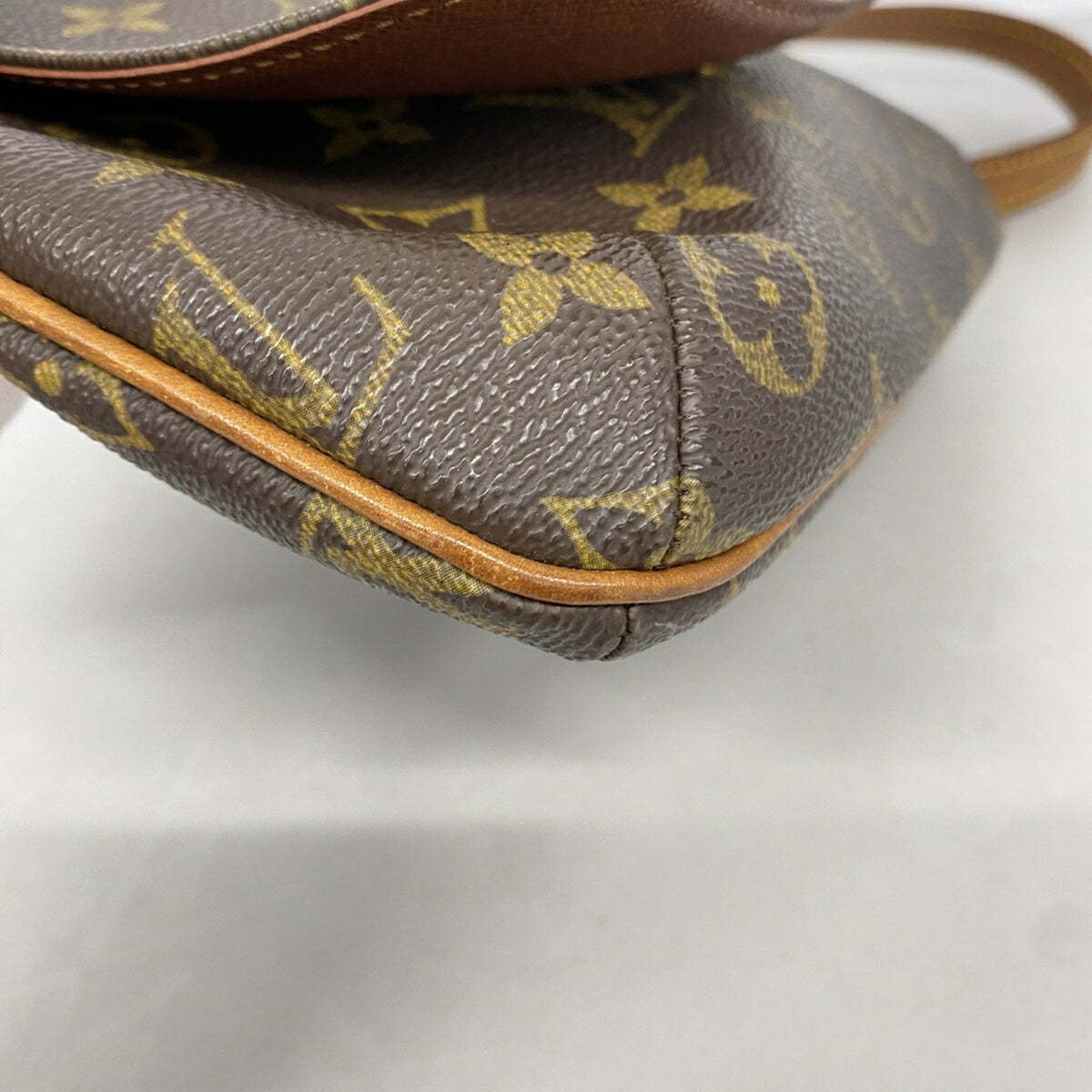 Louis Vuitton Brown Shoulder Bag (Pre-Owned)