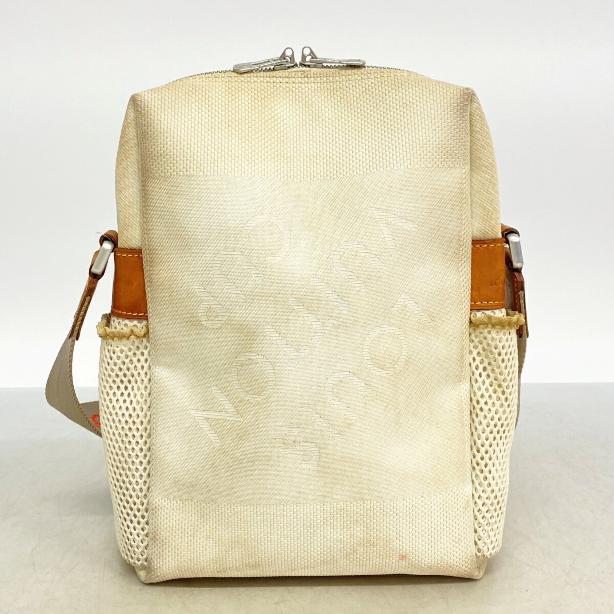 Louis Vuitton White Shoulder Bag (Pre-Owned)