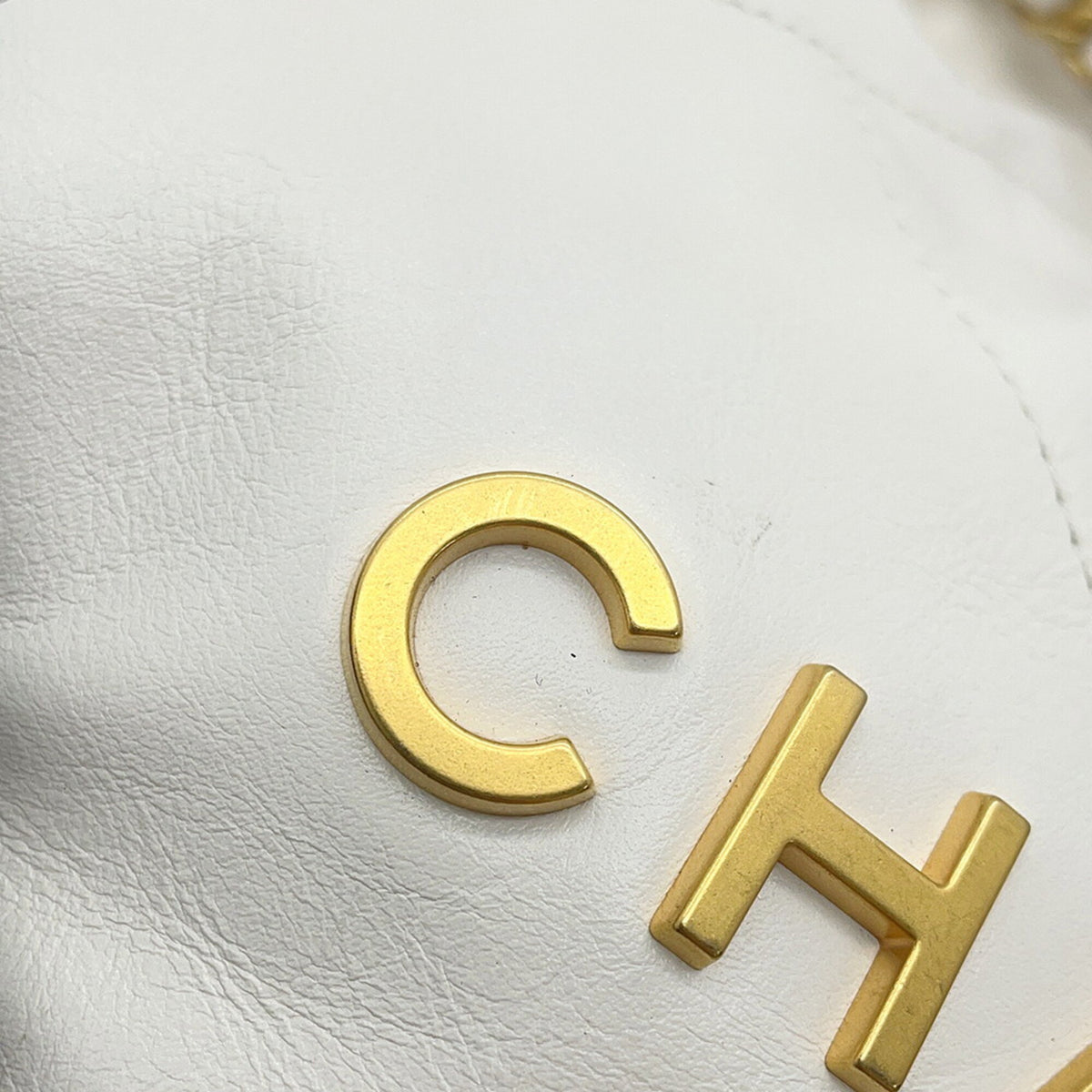Chanel White Leather Handbag Shoulder Bag (Pre-Owned)