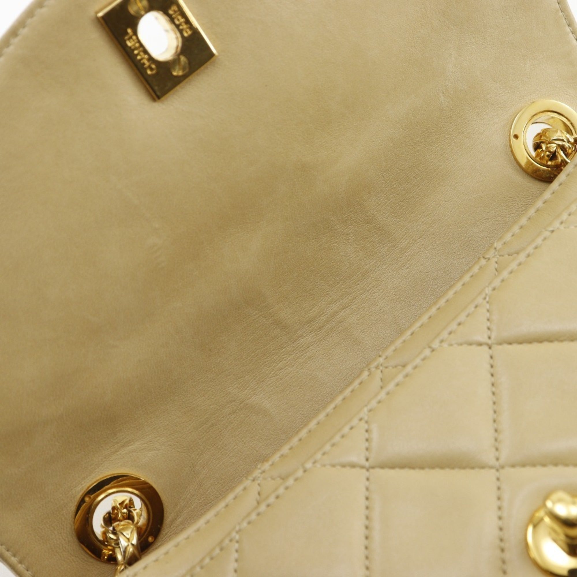Chanel Beige Leather Shoulder Bag (Pre-Owned)