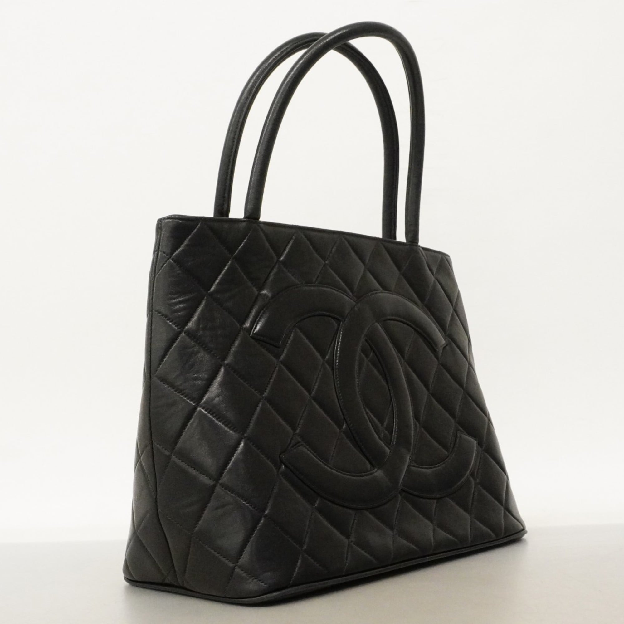 Chanel Black Leather Tote Bag (Pre-Owned)