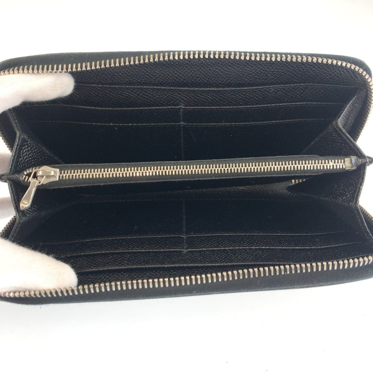 Bvlgari Black Leather Long Wallet (Bi-Fold) (Pre-Owned)