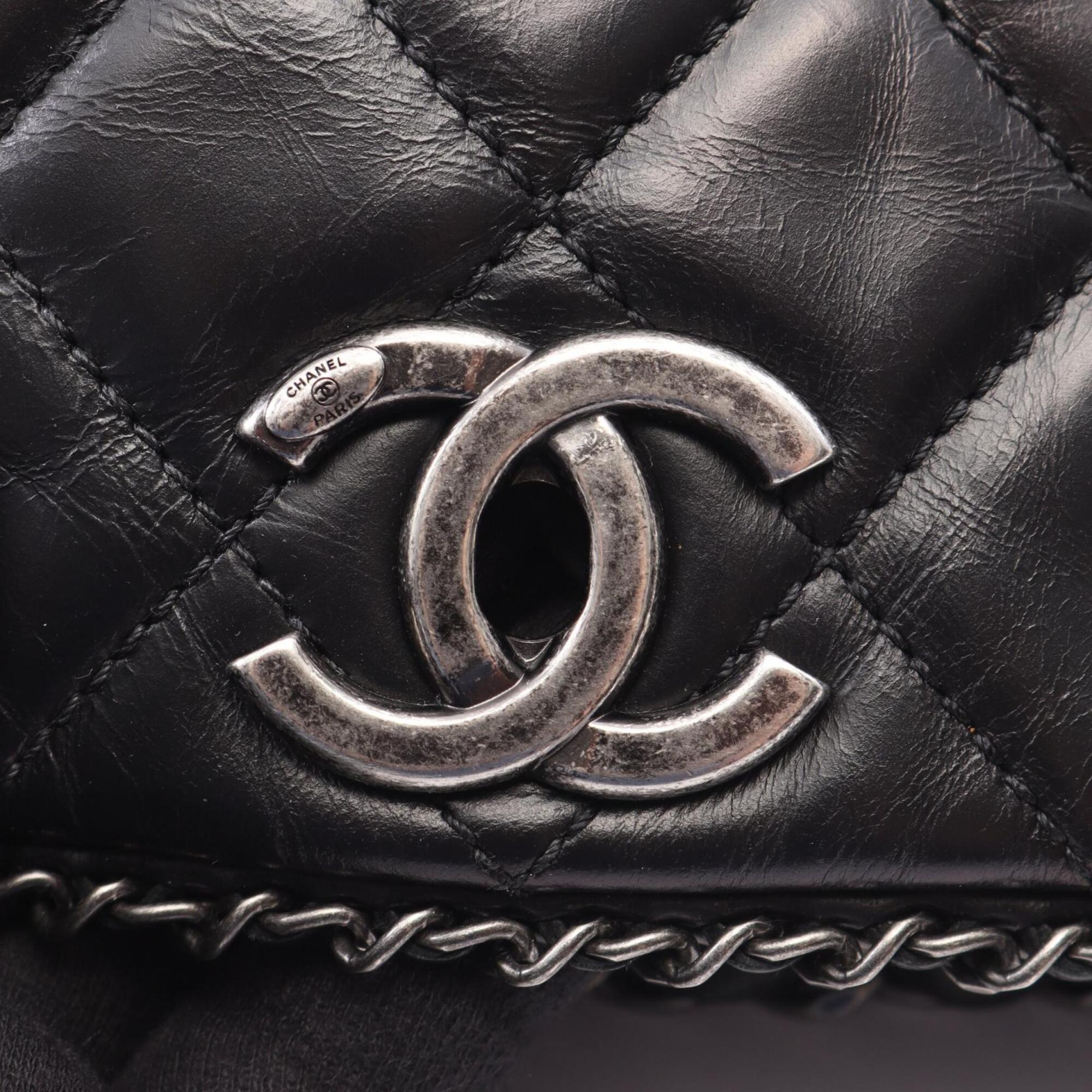 Chanel Black Leather Handbag Shoulder Bag (Pre-Owned)