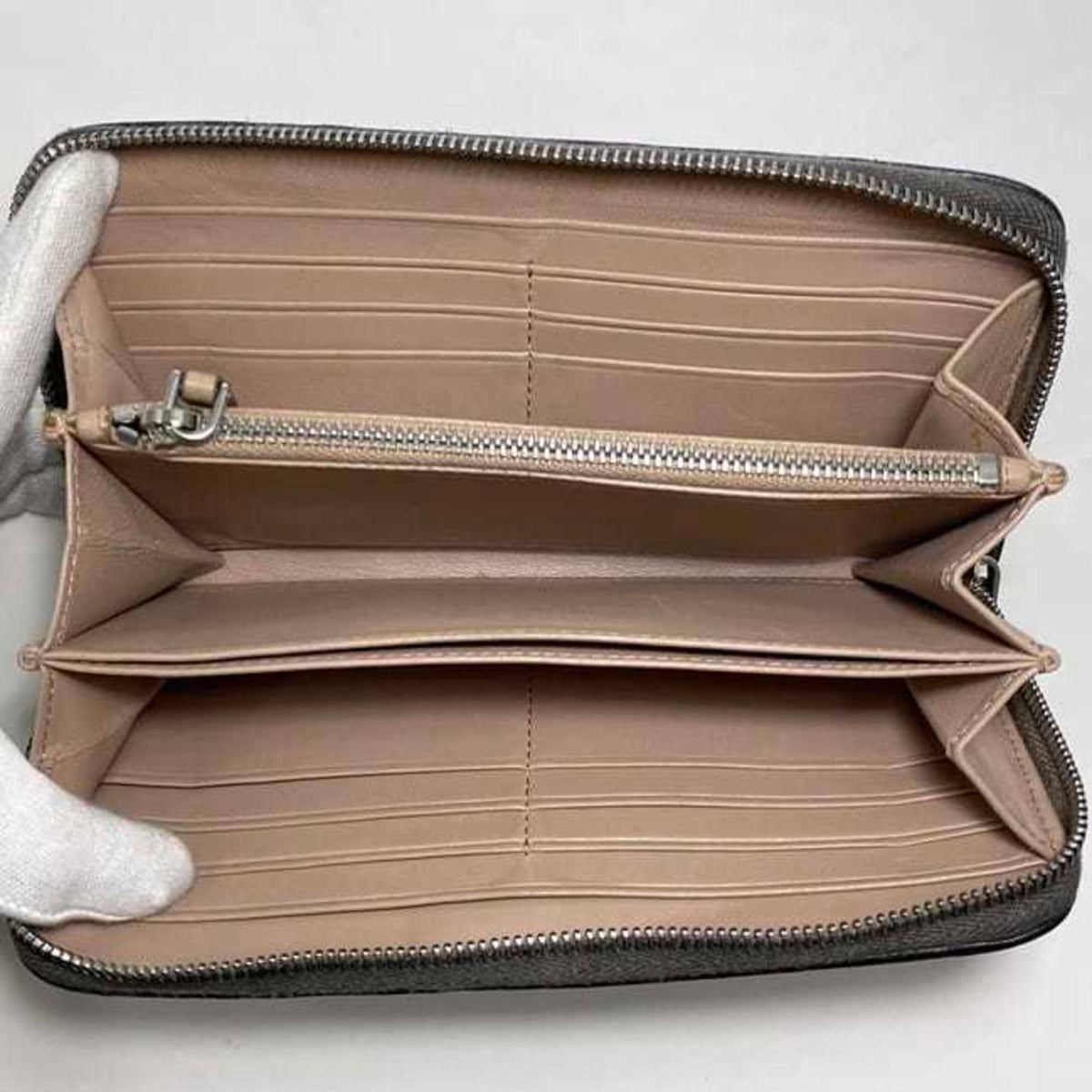 Prada Black Leather Long Wallet (Bi-Fold) (Pre-Owned)