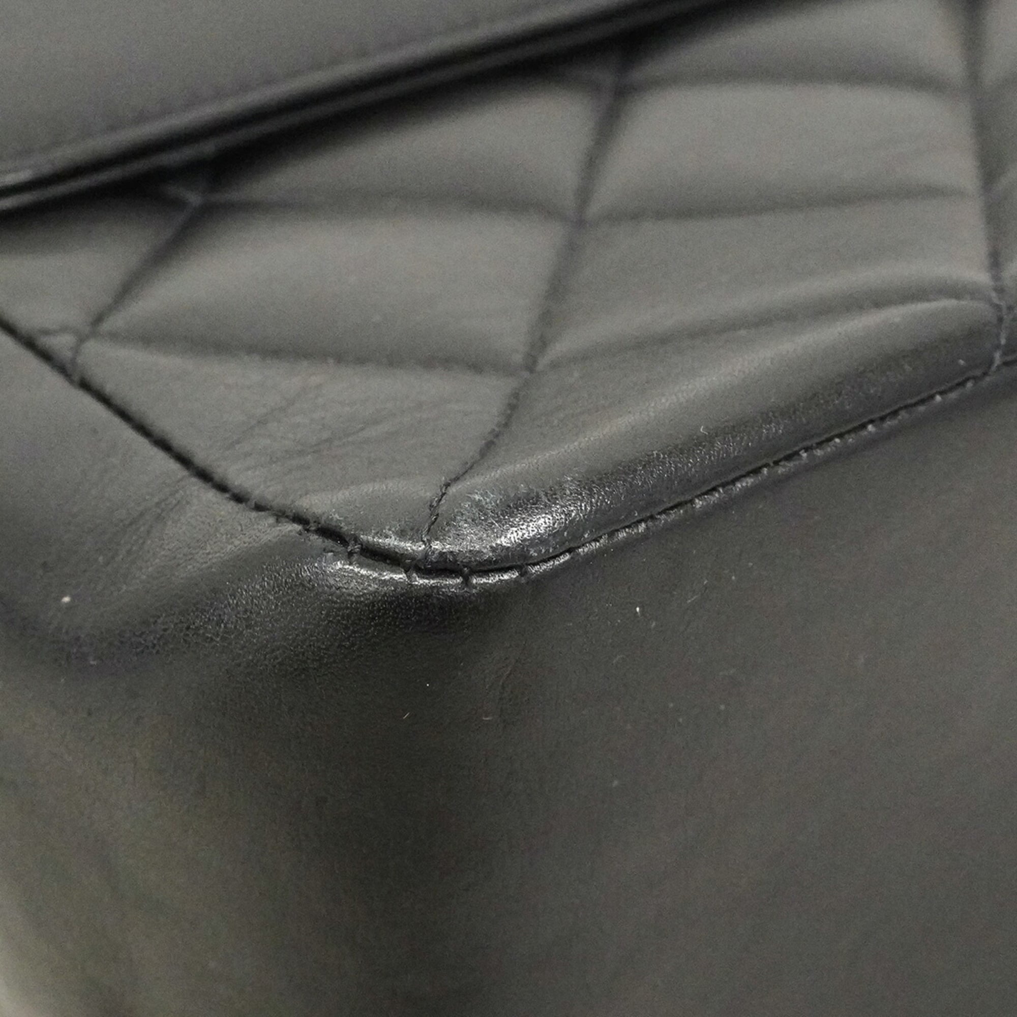 Chanel Black Leather Shoulder Bag (Pre-Owned)