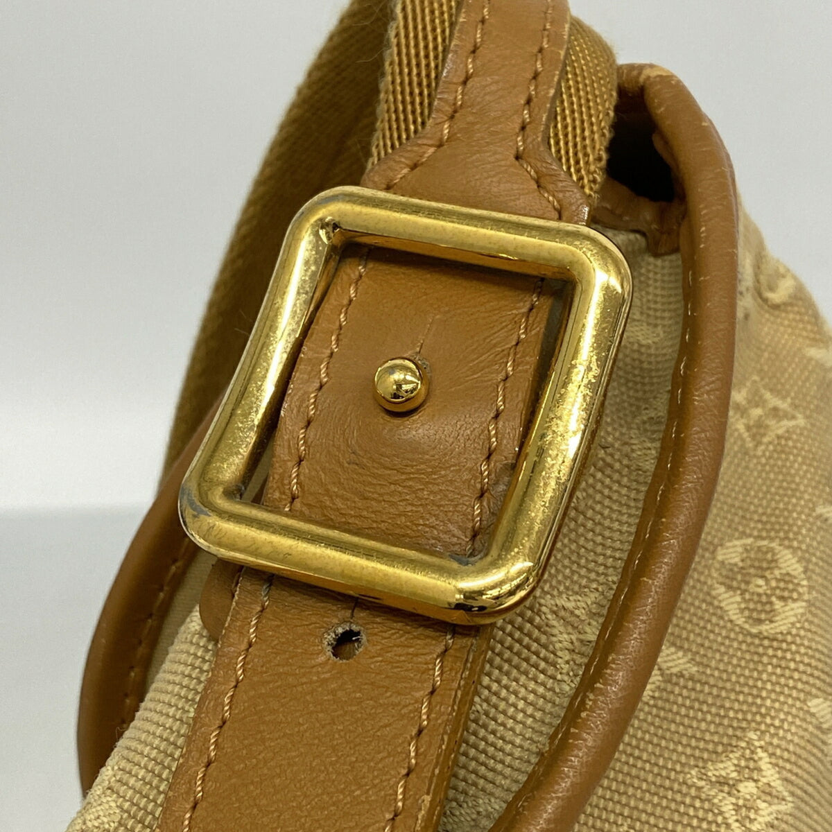 Louis Vuitton Beige Shoulder Bag (Pre-Owned)