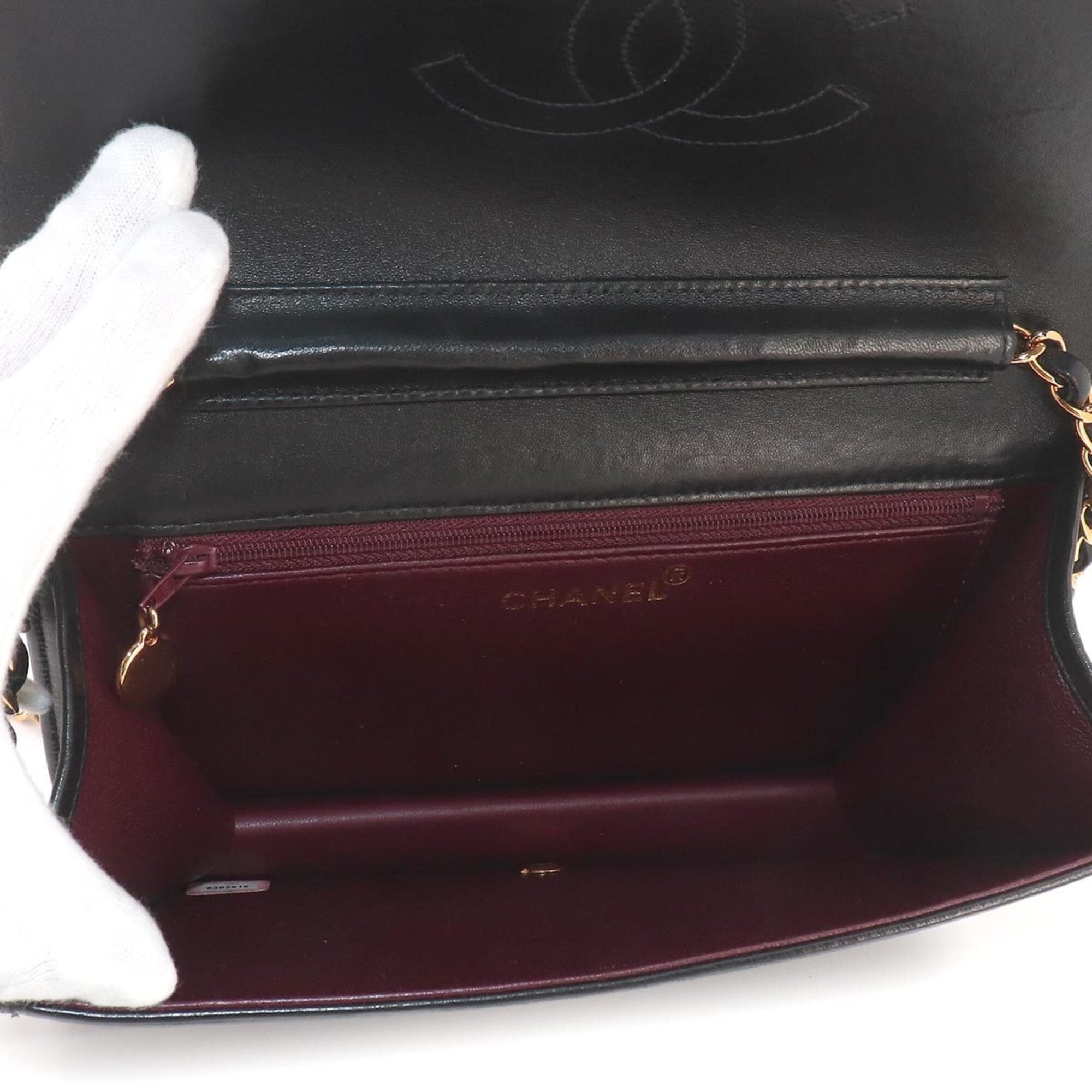Chanel Black Leather Handbag Shoulder Bag (Pre-Owned)