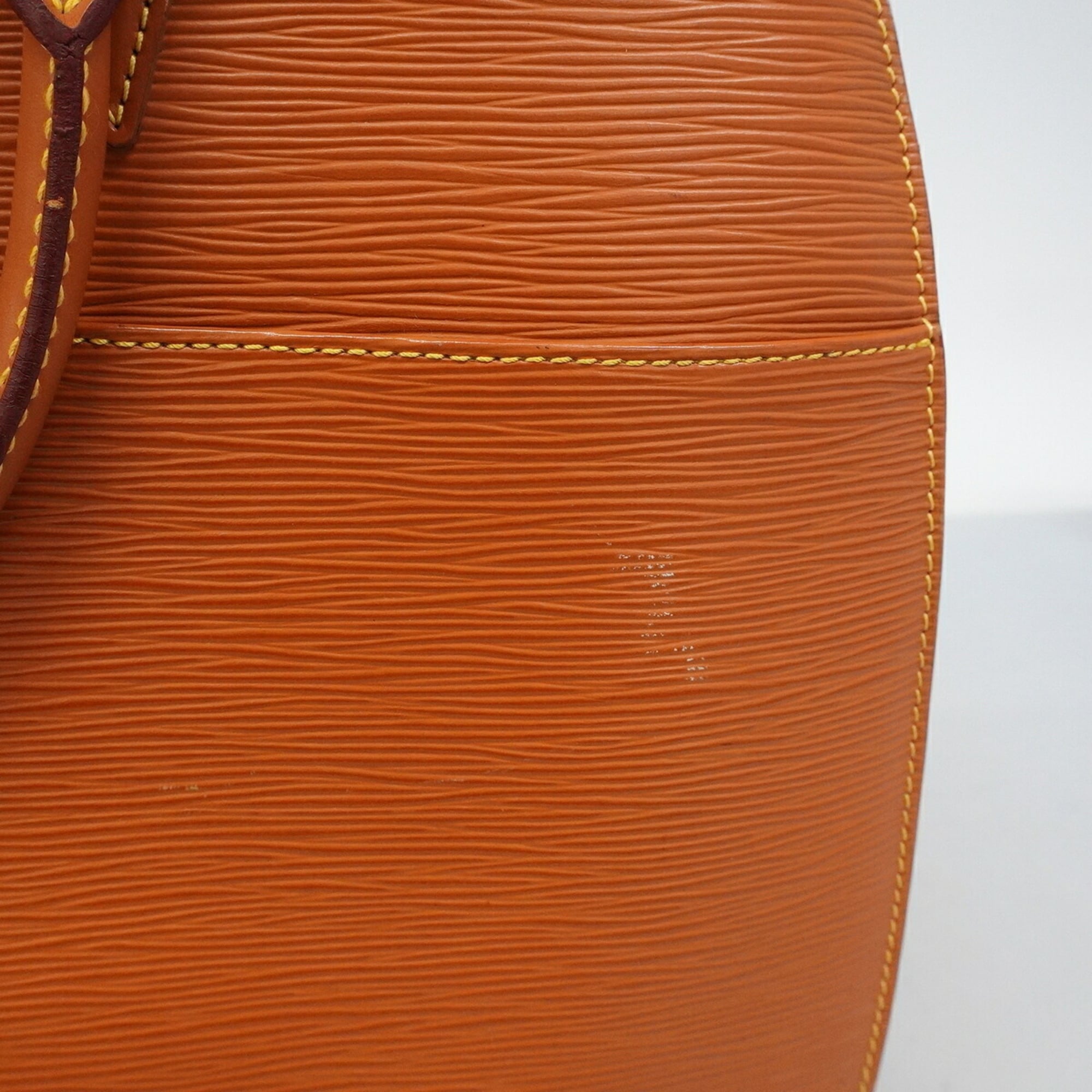 Louis Vuitton Gold Cipango Handbag (Pre-Owned)