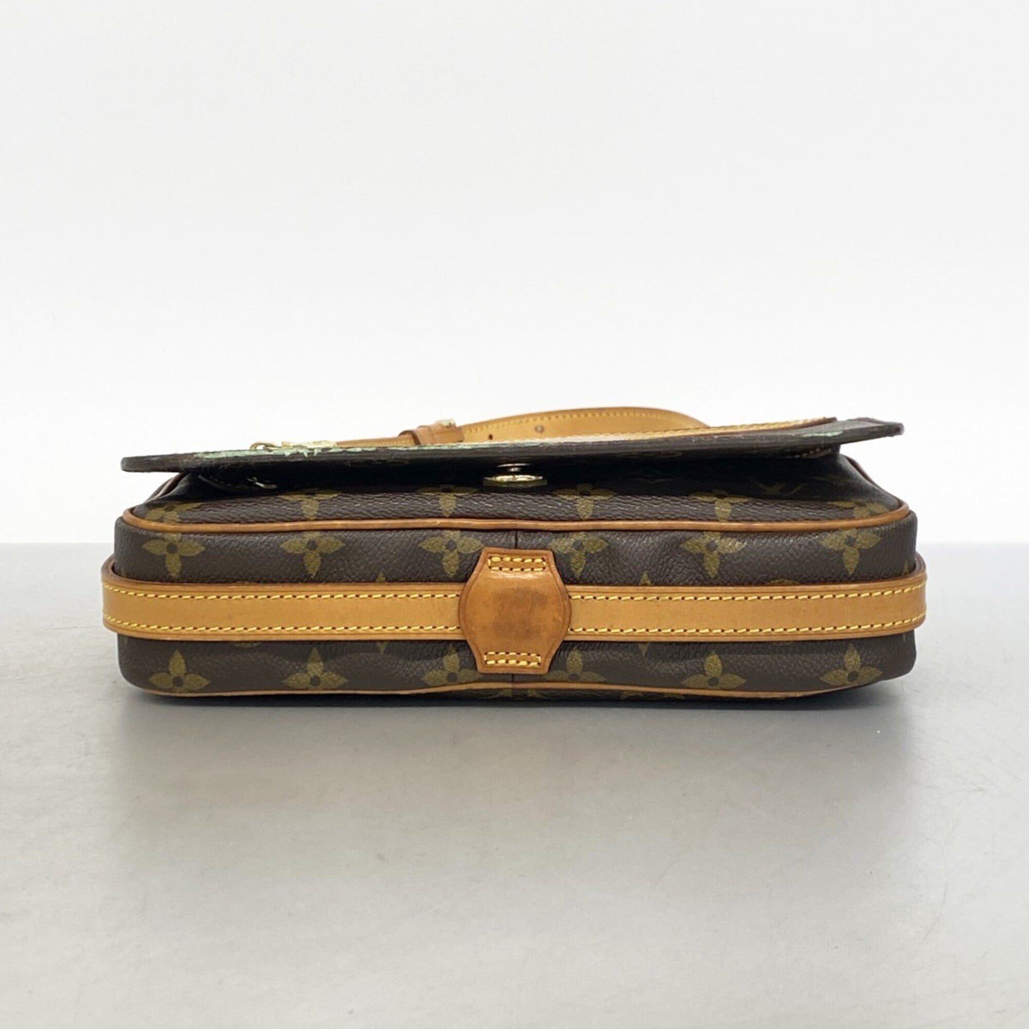 Louis Vuitton Brown Shoulder Bag (Pre-Owned)