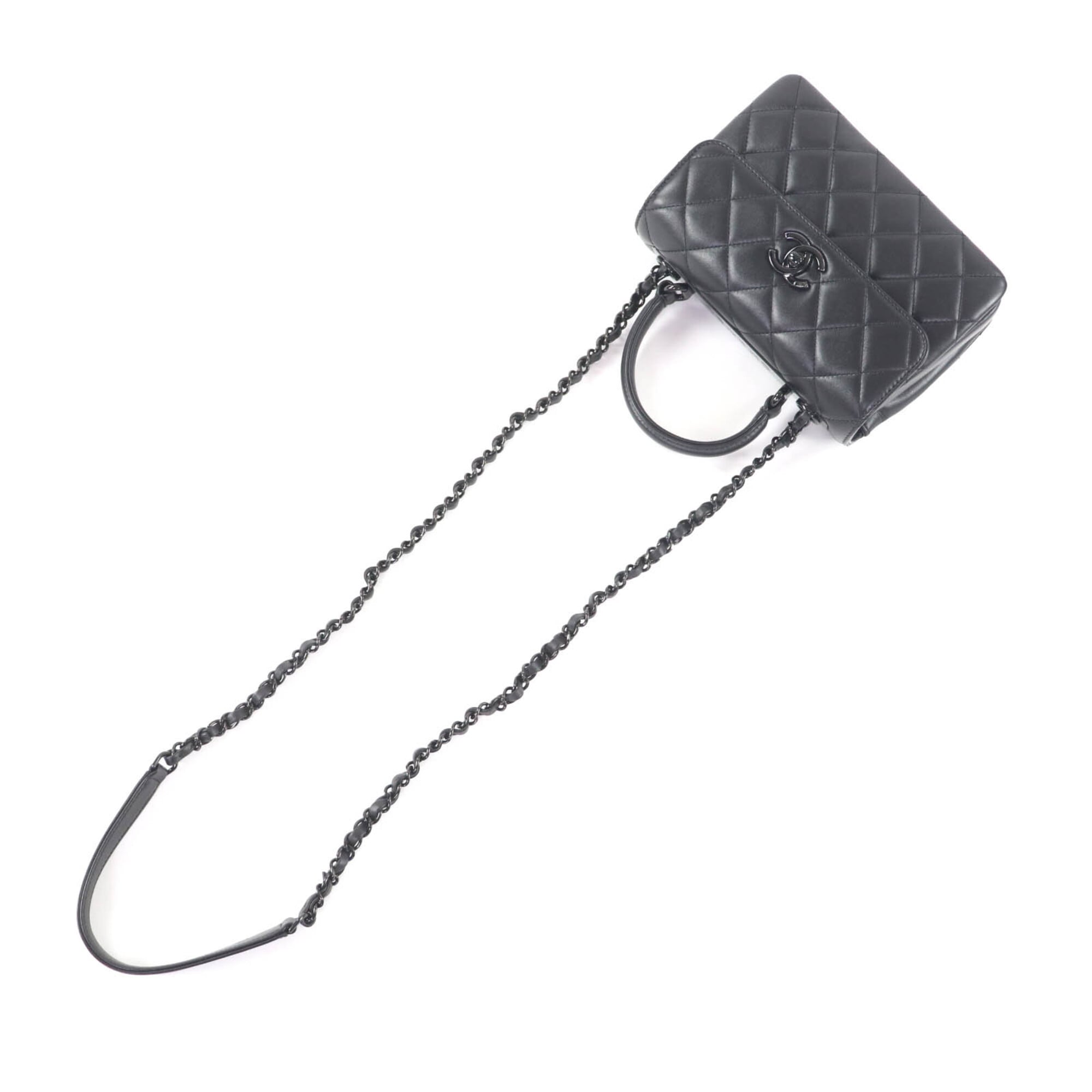 Chanel Black Leather Shoulder Bag (Pre-Owned)