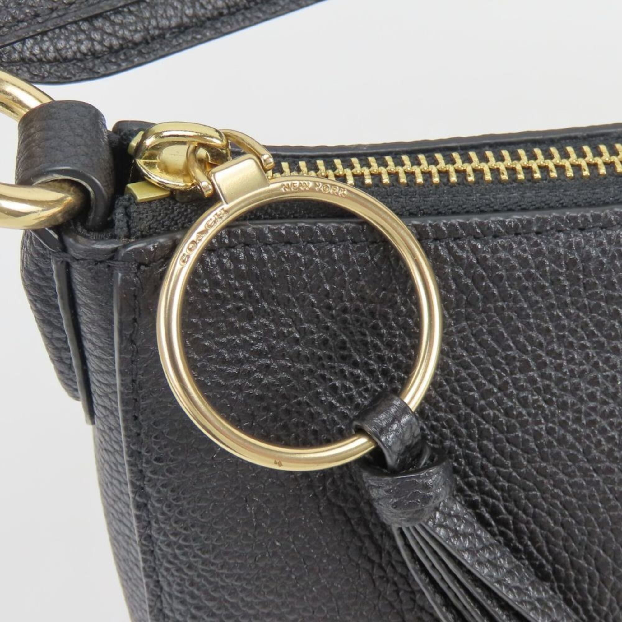 Coach Black Leather Shoulder Bag (Pre-Owned)