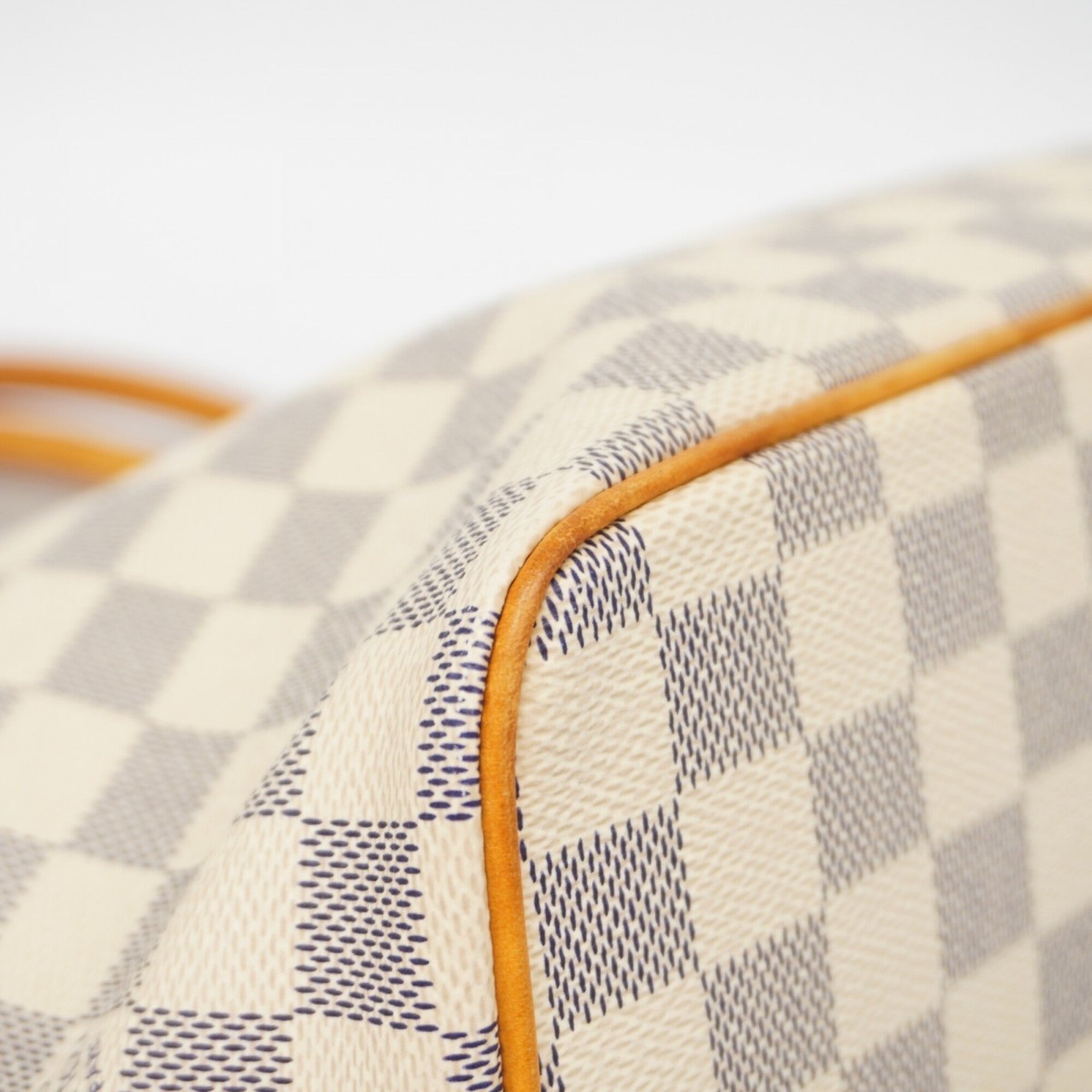Louis Vuitton White Tote Bag (Pre-Owned)