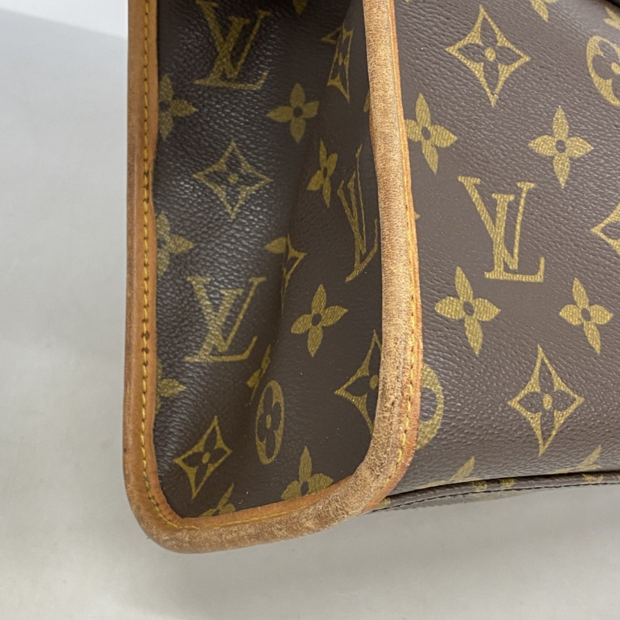 Louis Vuitton Brown Handbag (Pre-Owned)