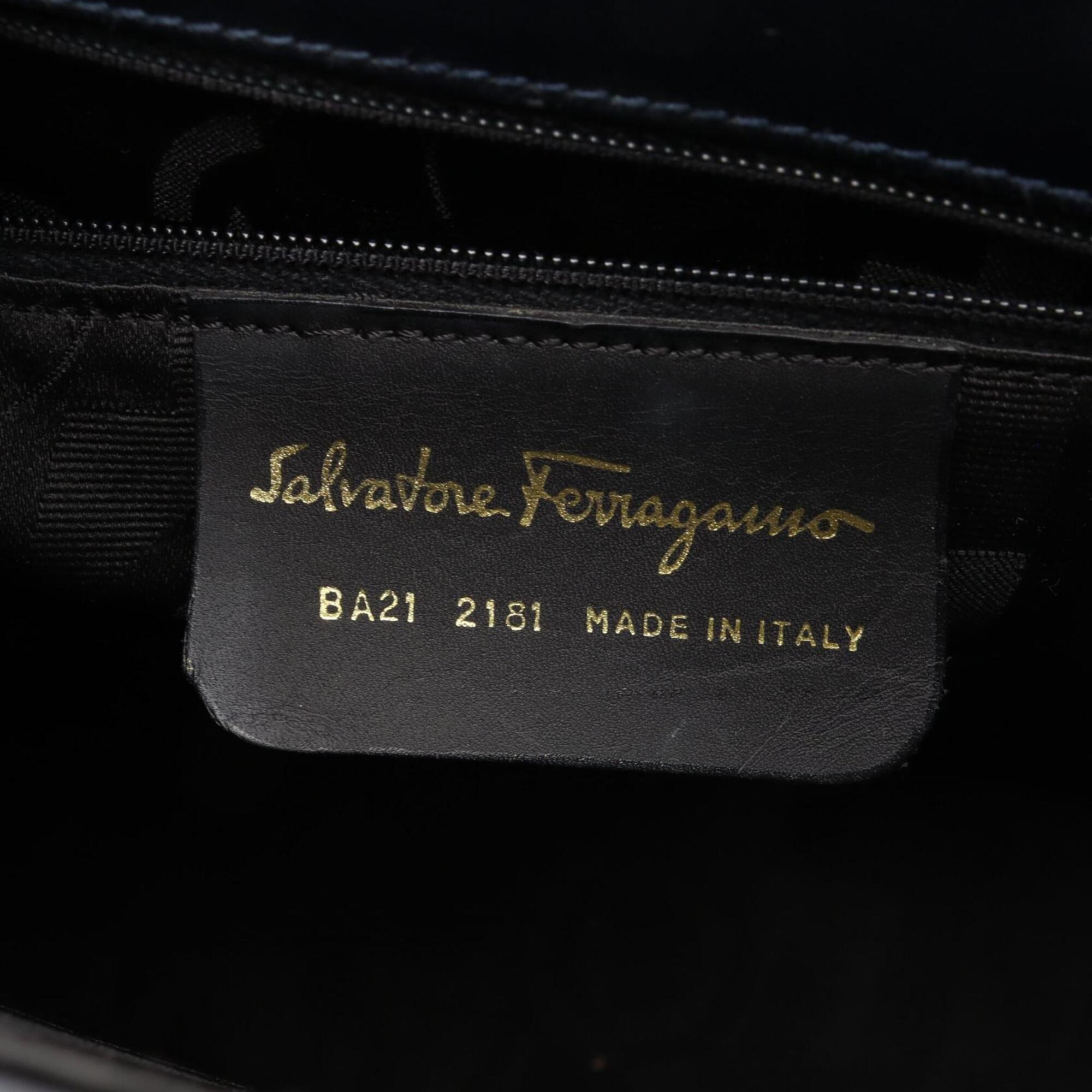 Salvatore Ferragamo Navy Leather Handbag (Pre-Owned)