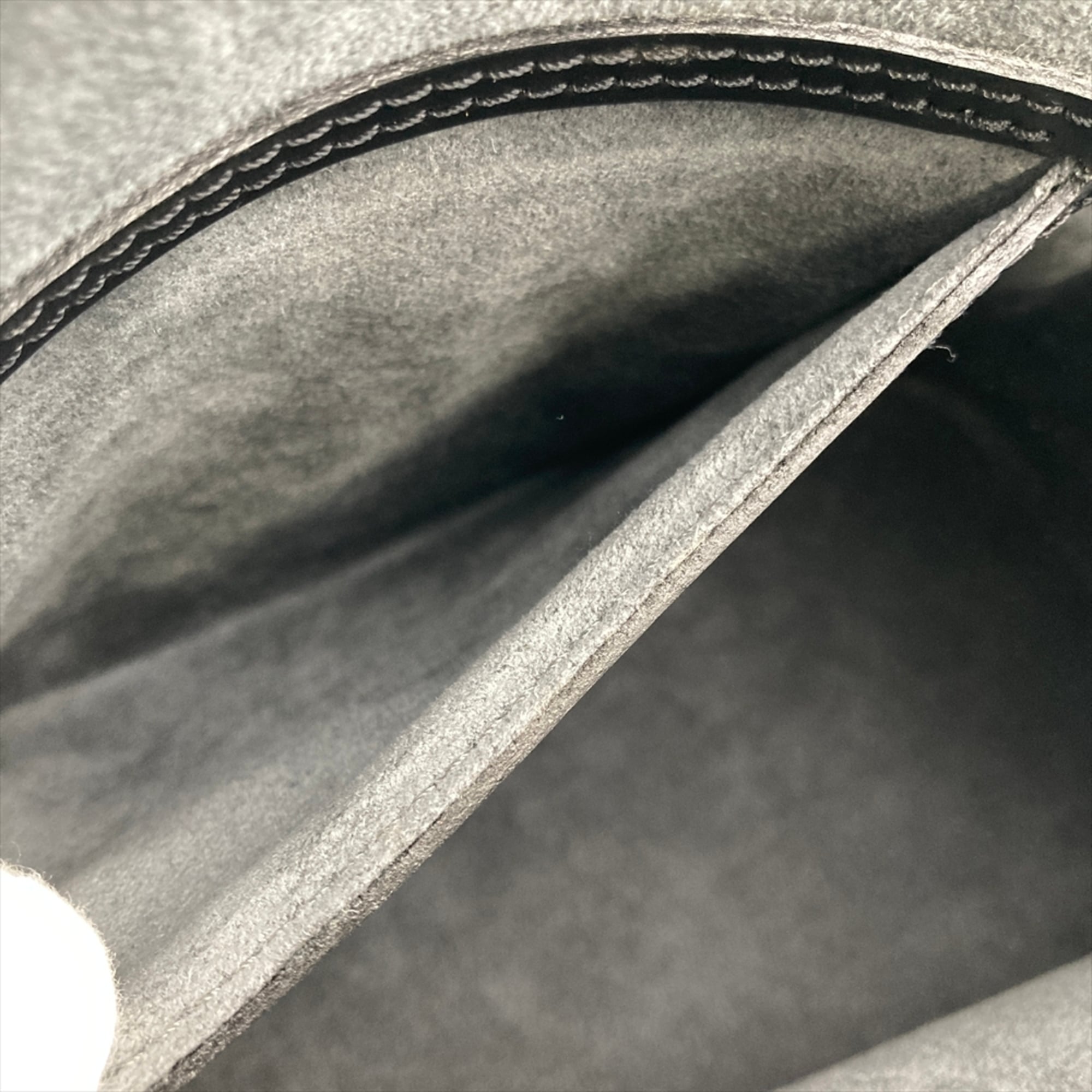 Louis Vuitton Epi Black Noir Epi Leather Handbag (Pre-Owned)