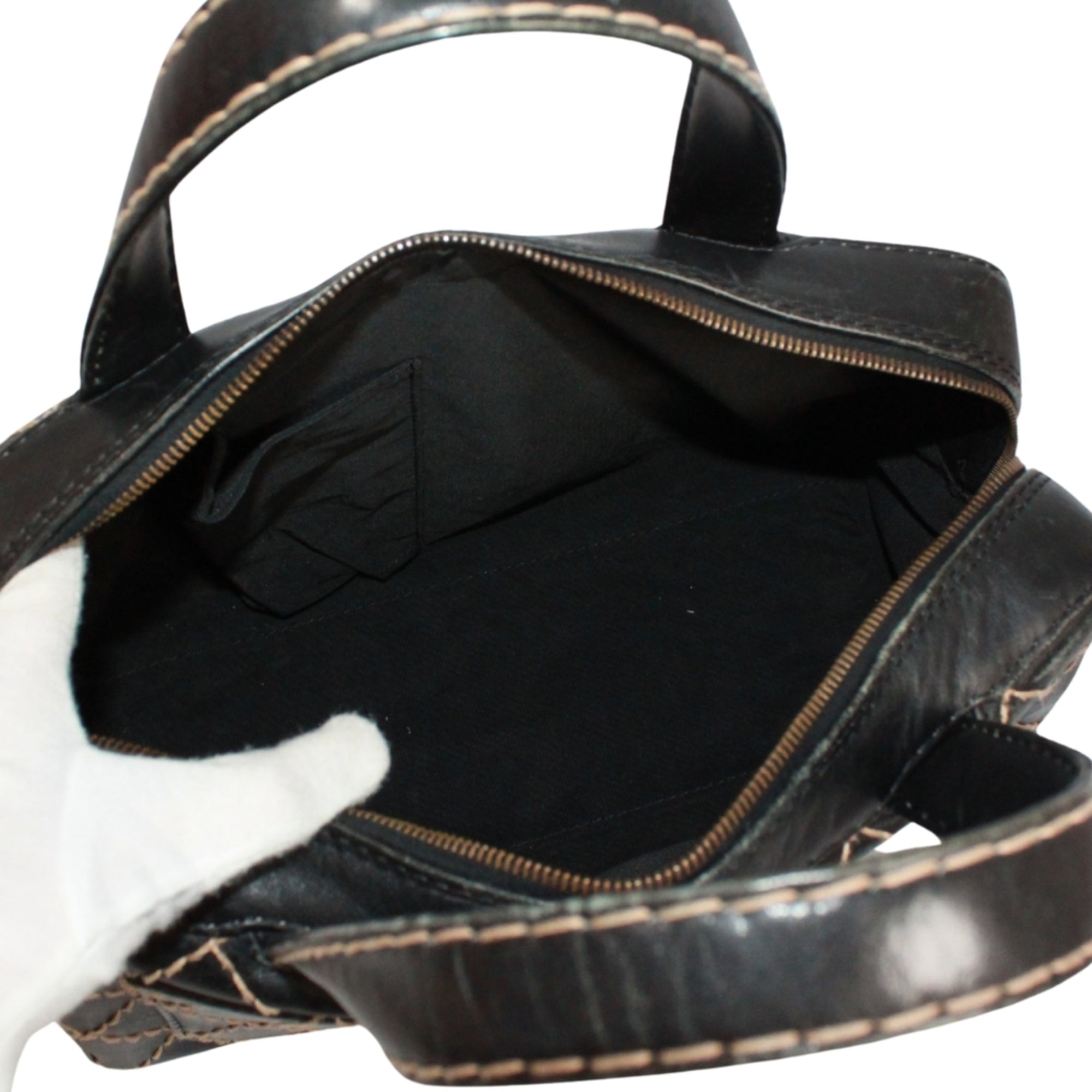 Chanel Black Leather Handbag (Pre-Owned)