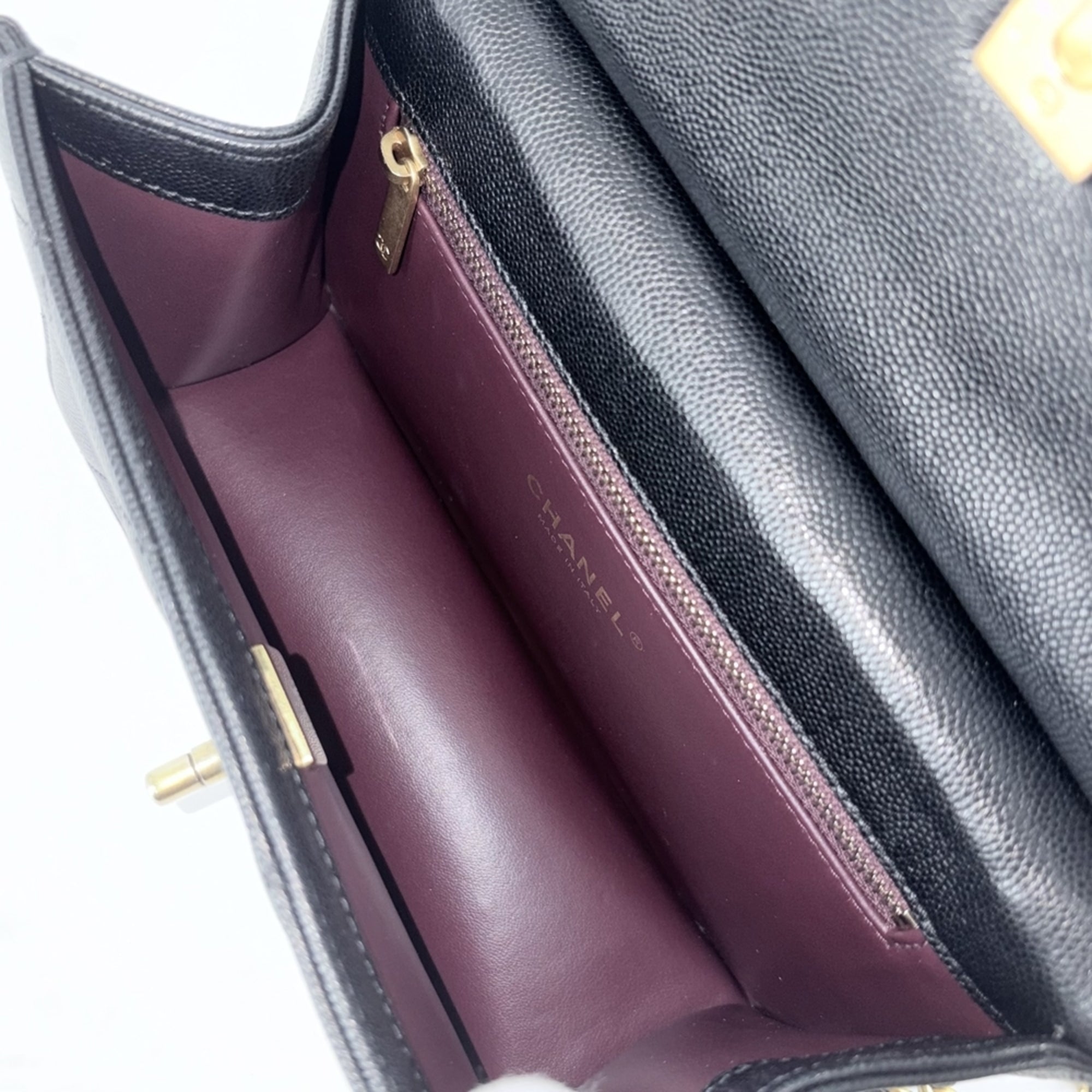Chanel Black White Grained Calfskin Shoulder Bag (Pre-Owned)