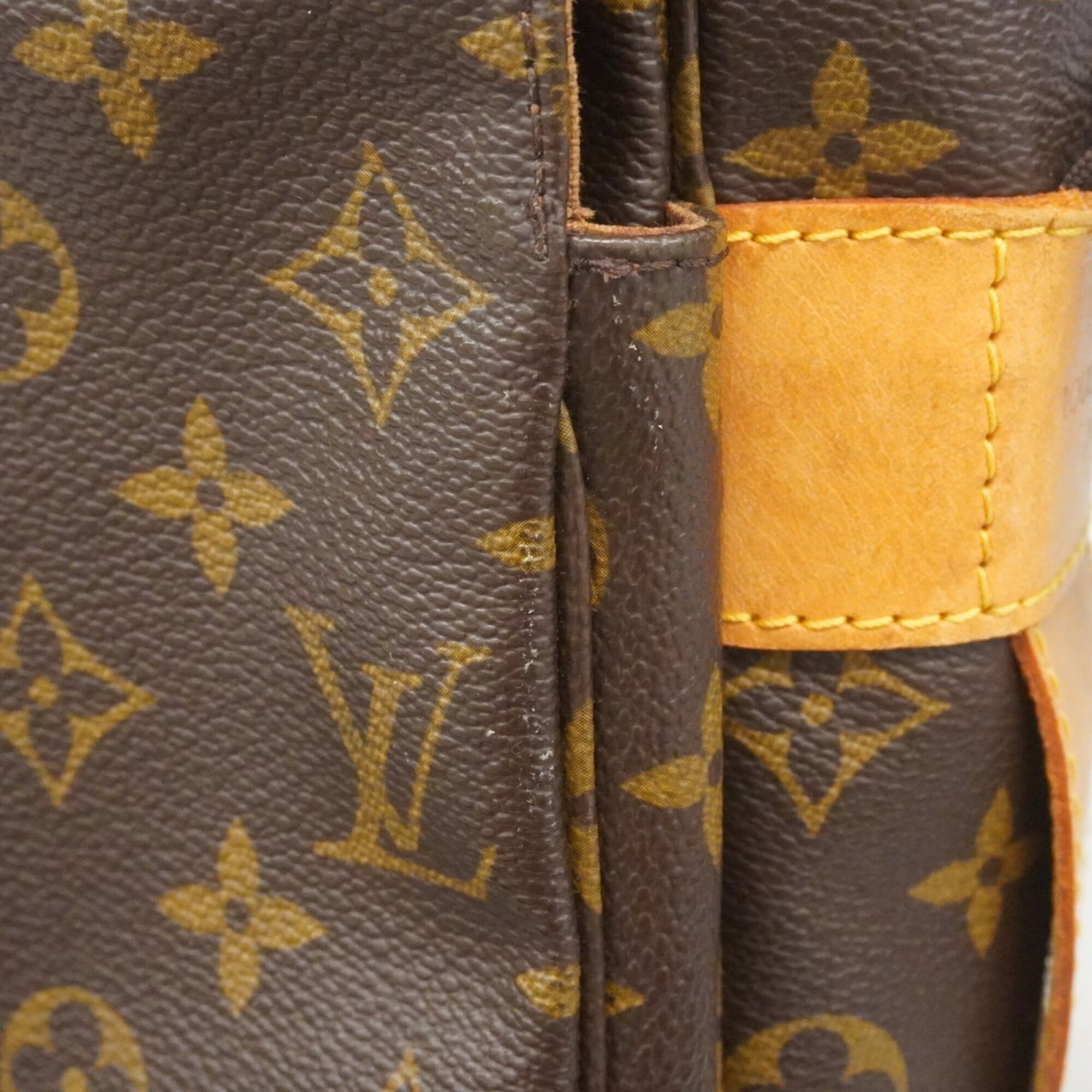Louis Vuitton Brown Shoulder Bag (Pre-Owned)
