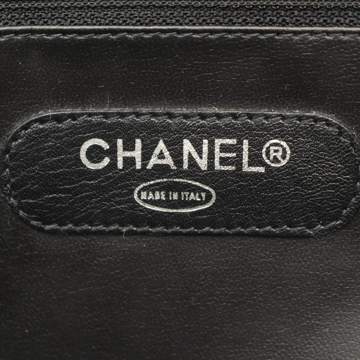 Chanel Black Leather Handbag (Pre-Owned)