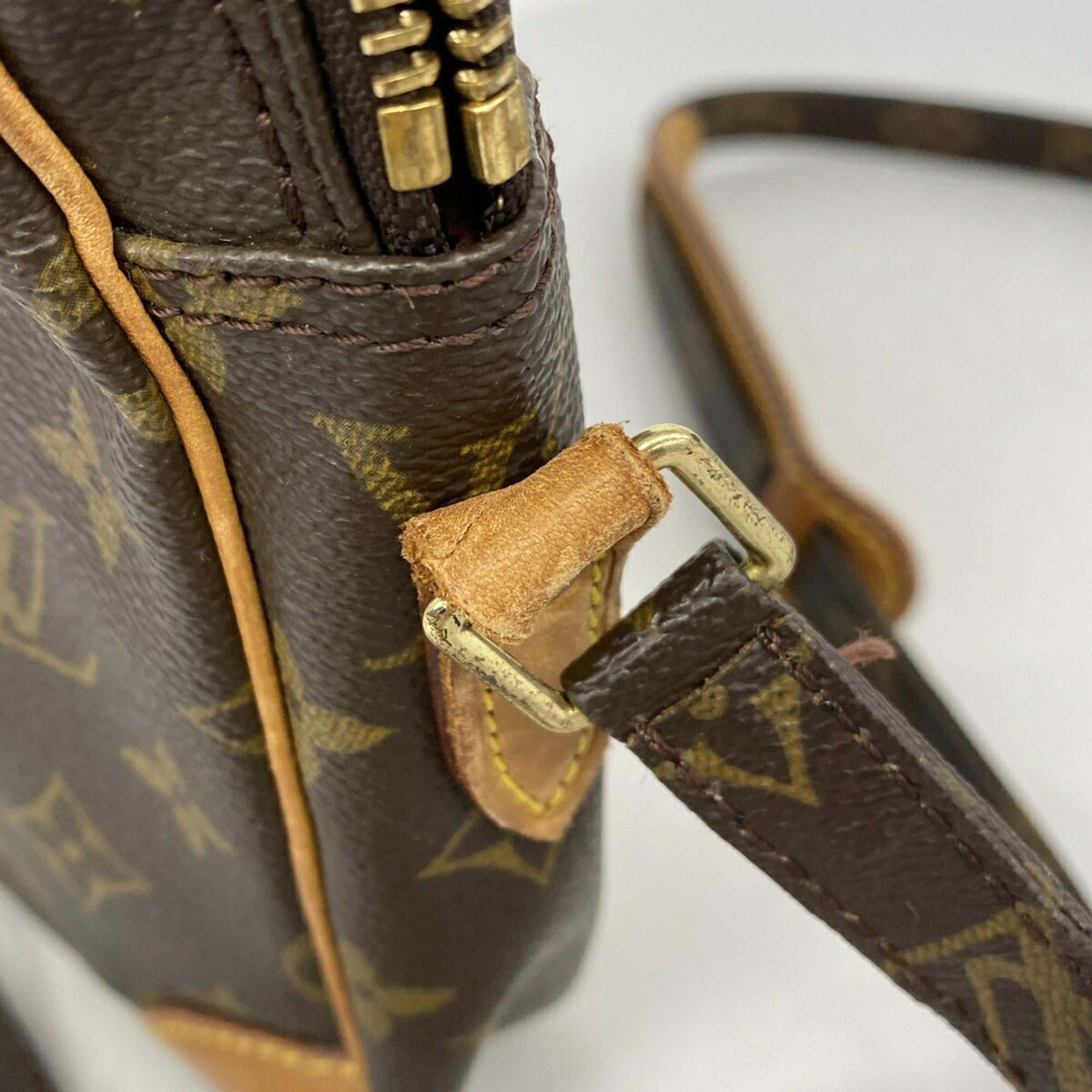 Louis Vuitton Brown Shoulder Bag (Pre-Owned)