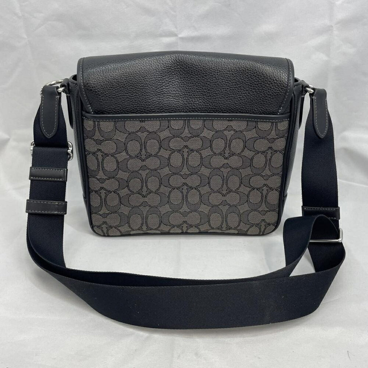 Coach Leather Shoulder Bag (Pre-Owned)