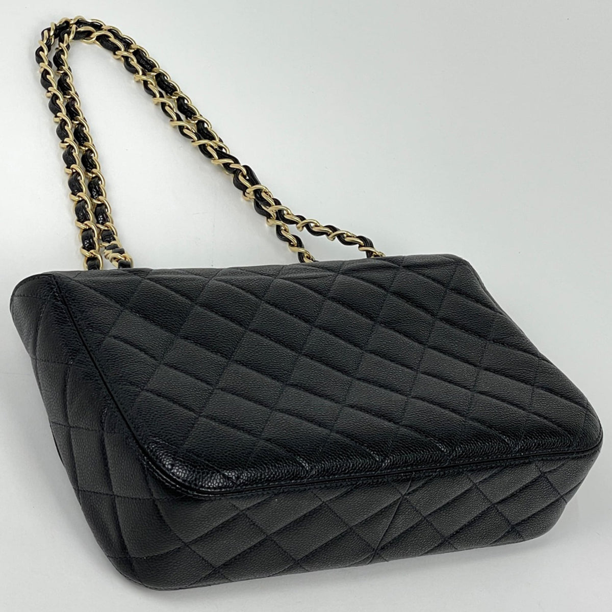 Chanel Matelasse Black Grained Calfskin Shoulder Bag (Pre-Owned)