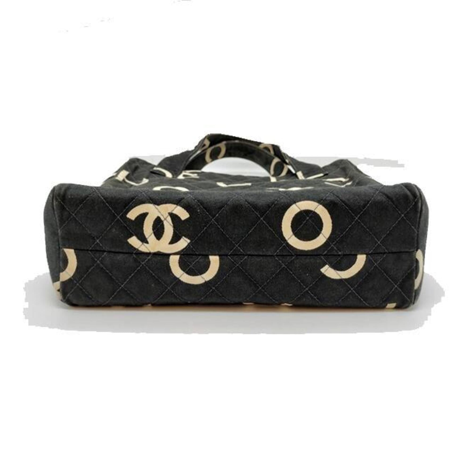 Chanel Black White Canvas Handbag (Pre-Owned)