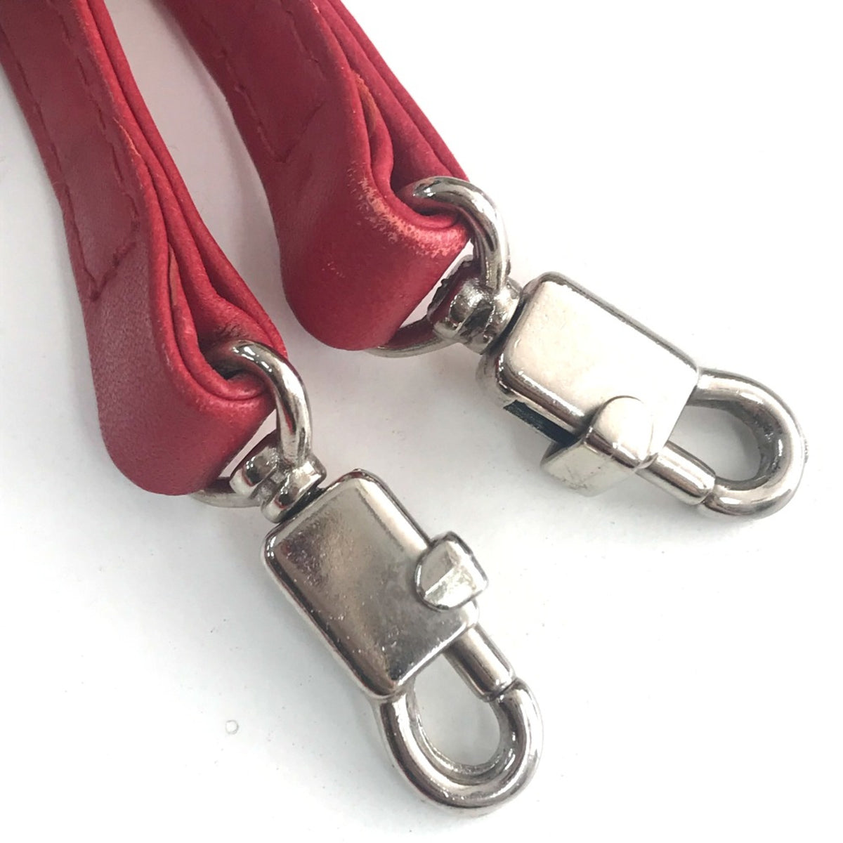 Christian Dior Red Leather Shoulder Bag (Pre-Owned)