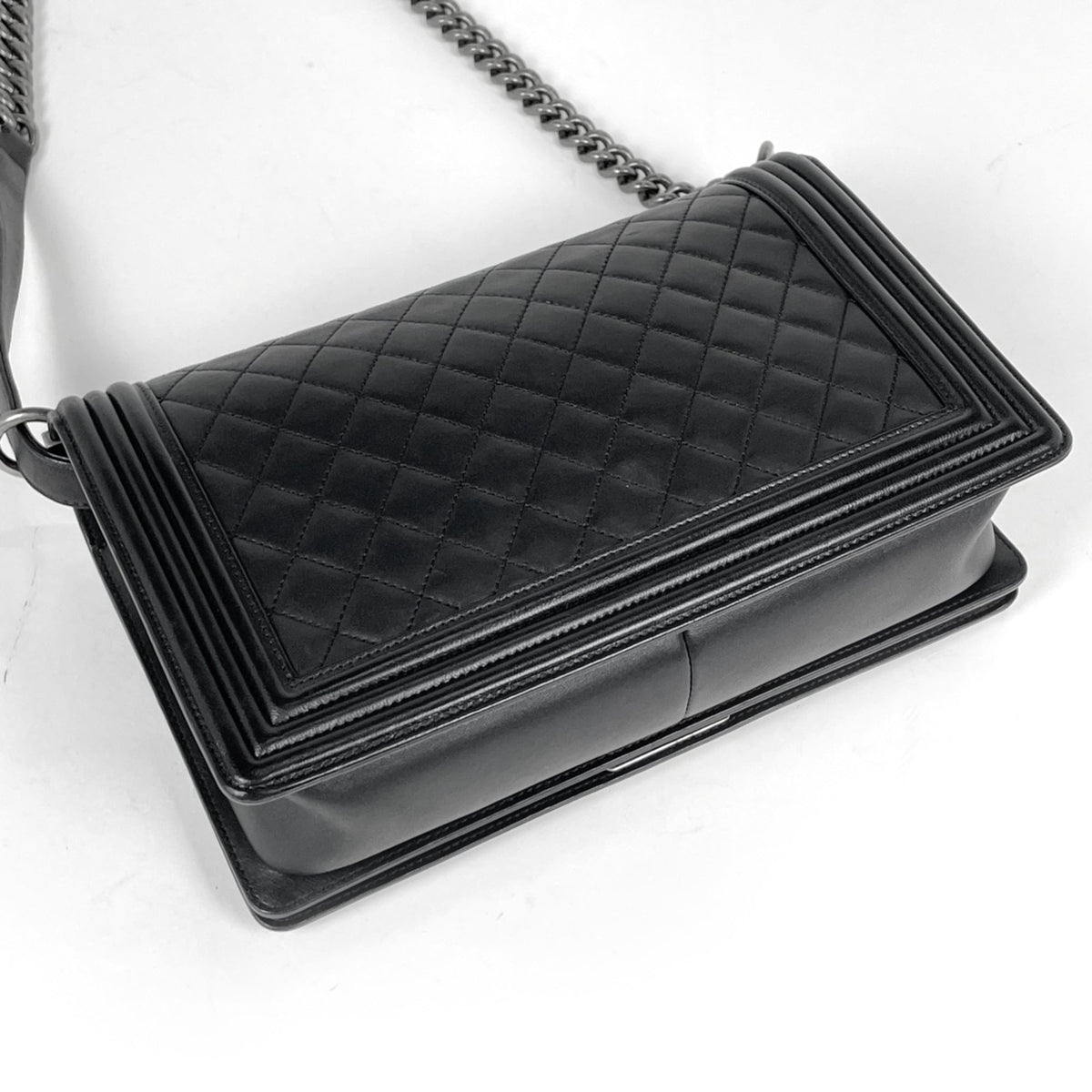 Chanel Black Leather Shoulder Bag (Pre-Owned)
