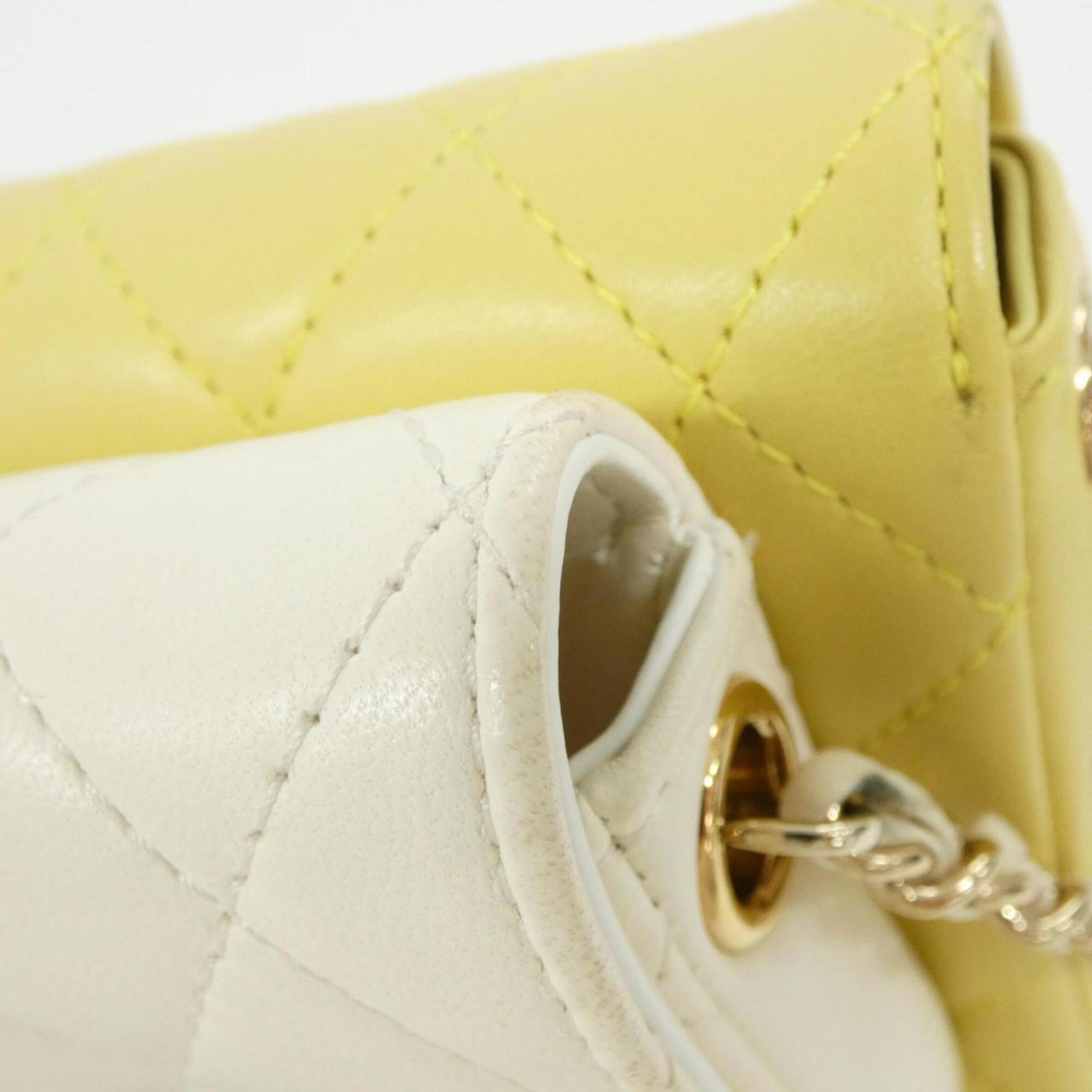 Chanel White Yellow Leather Shoulder Bag (Pre-Owned)
