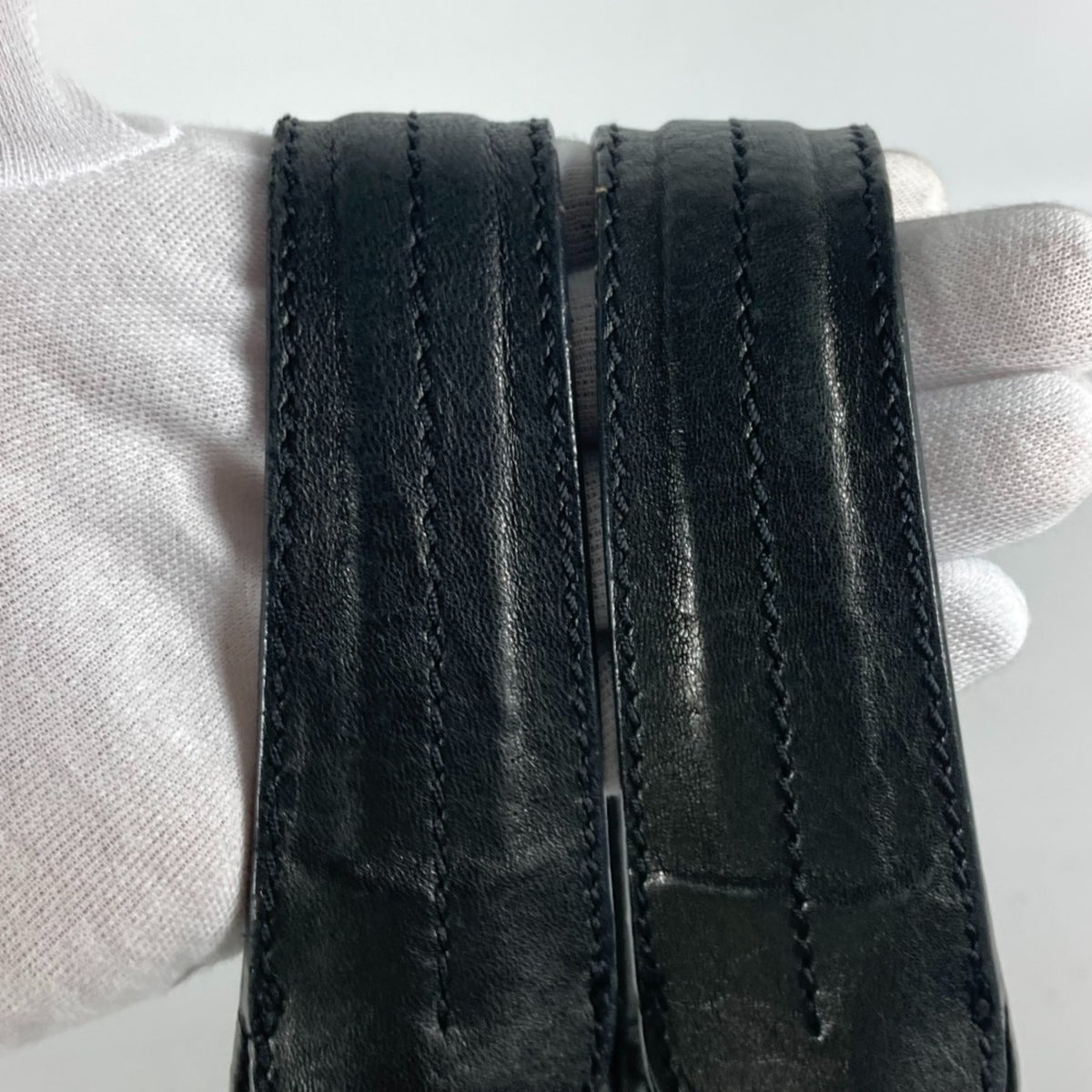 Chanel Black Leather Shoulder Bag (Pre-Owned)