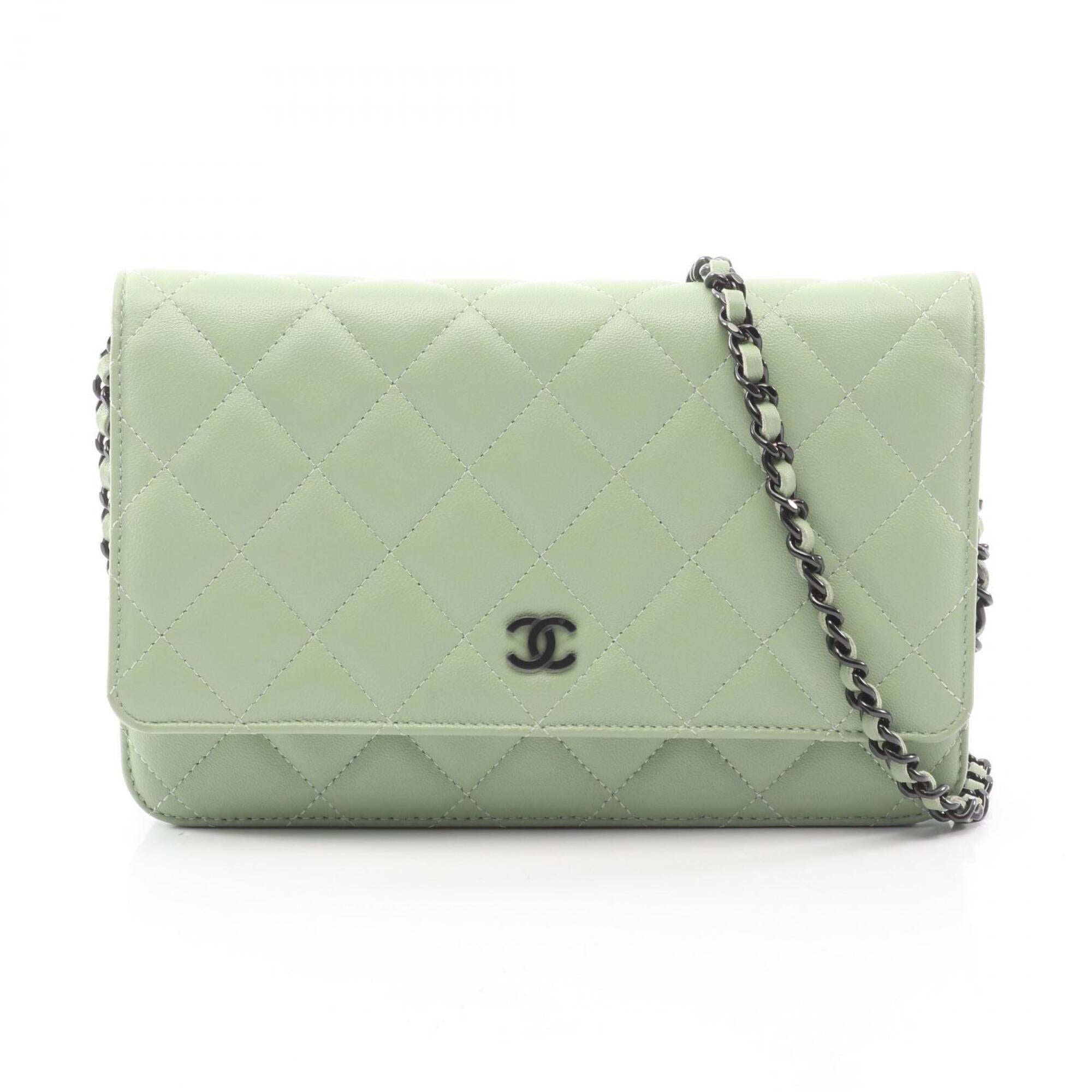 Chanel Matelasse Green Leather Handbag Shoulder Bag (Pre-Owned)