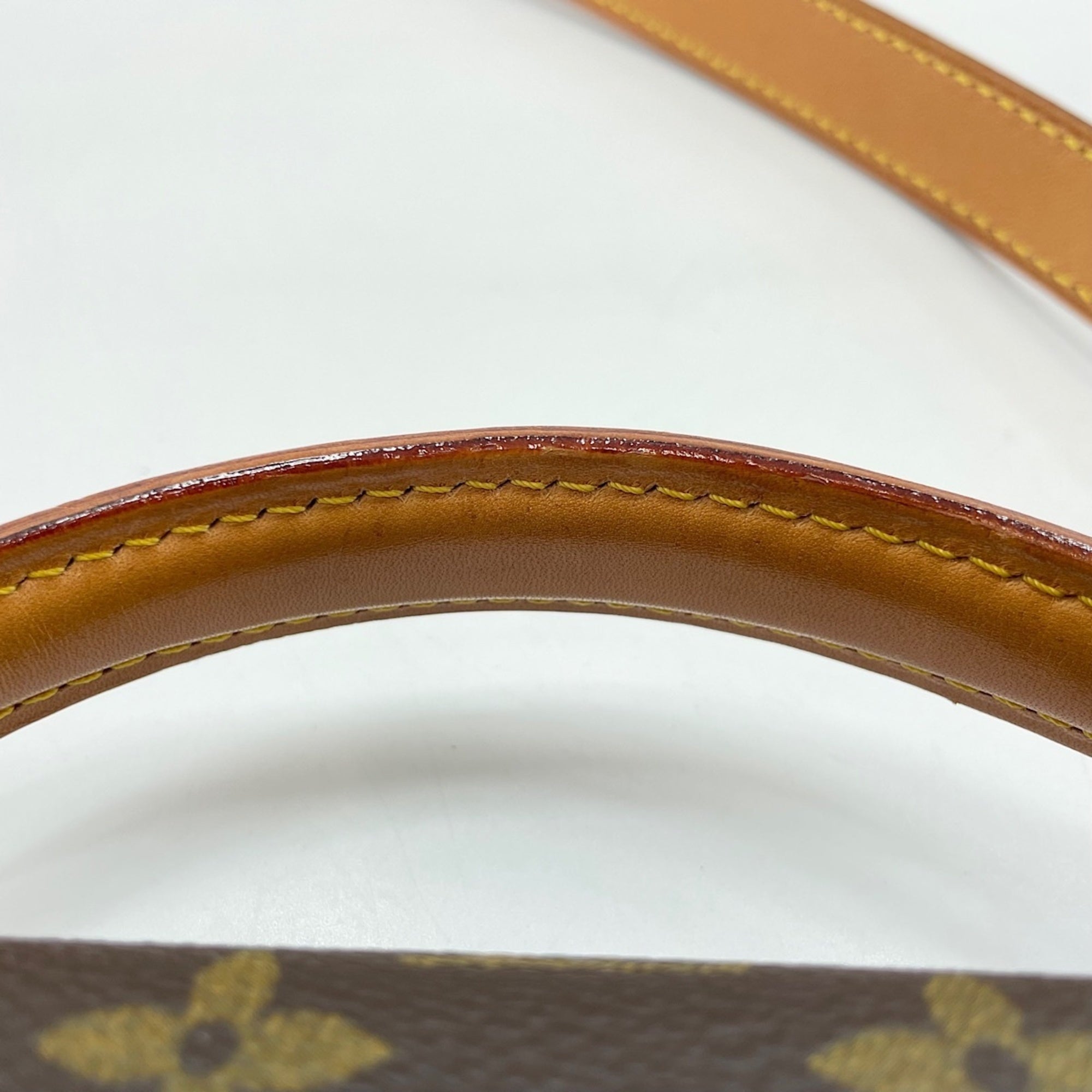 Louis Vuitton Brown Handbag (Pre-Owned)