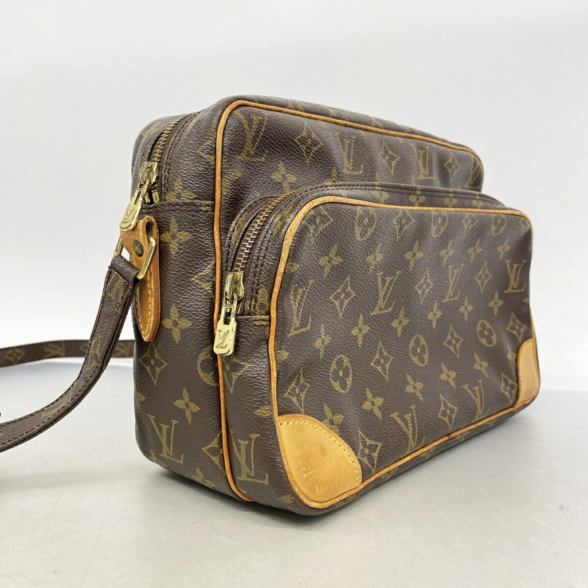 Louis Vuitton Brown Shoulder Bag (Pre-Owned)