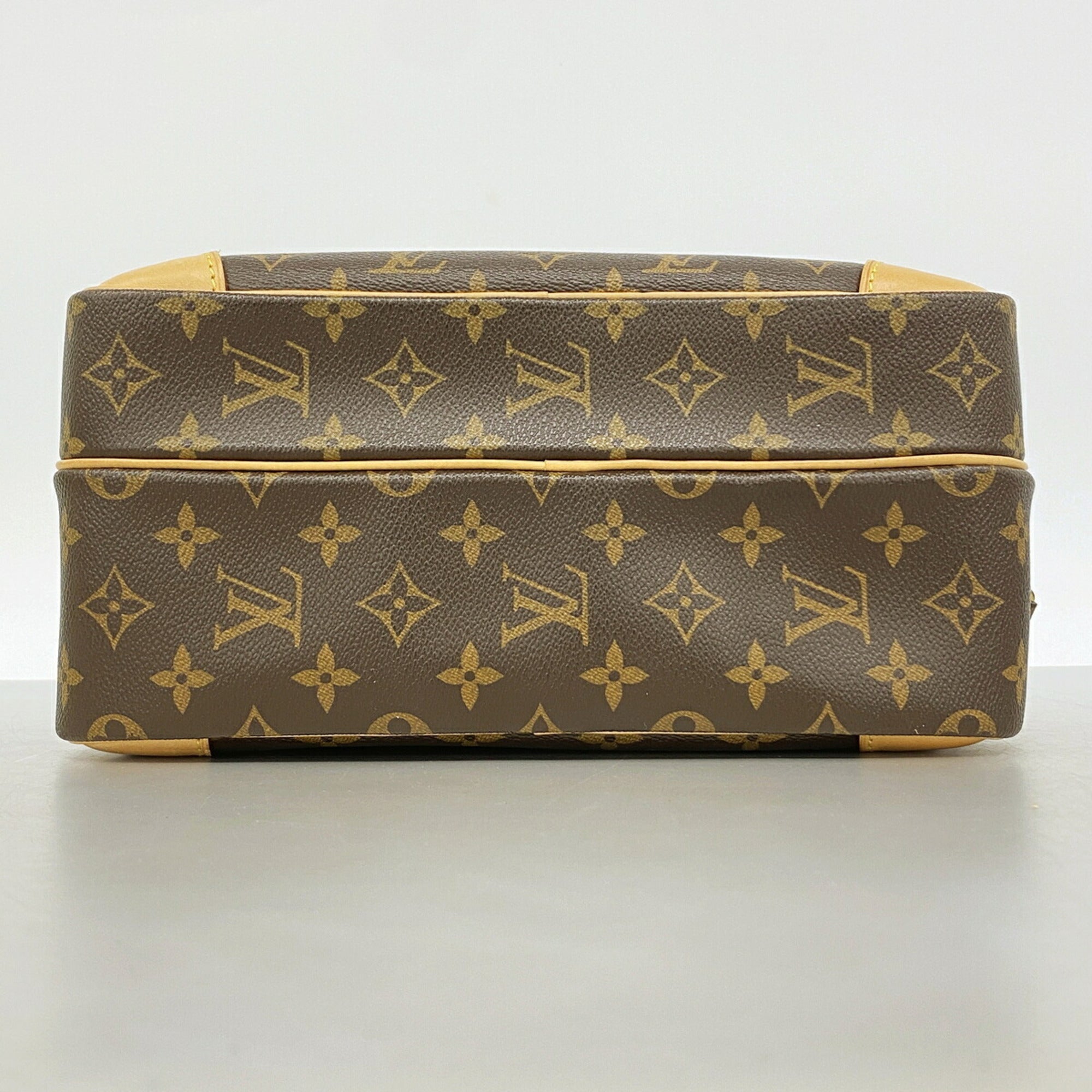 Louis Vuitton Brown Shoulder Bag (Pre-Owned)
