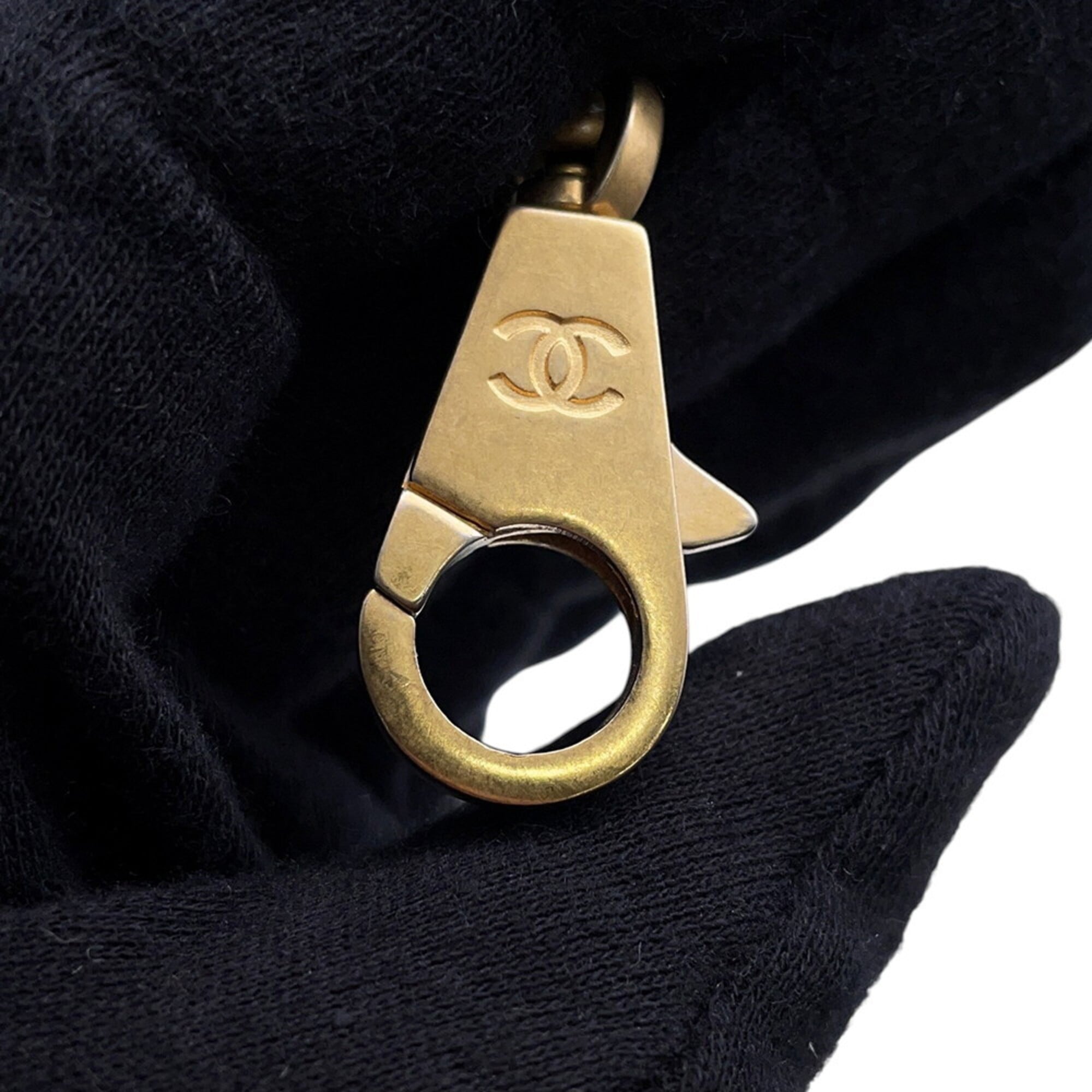 Chanel Black Grained Calfskin Handbag (Pre-Owned)
