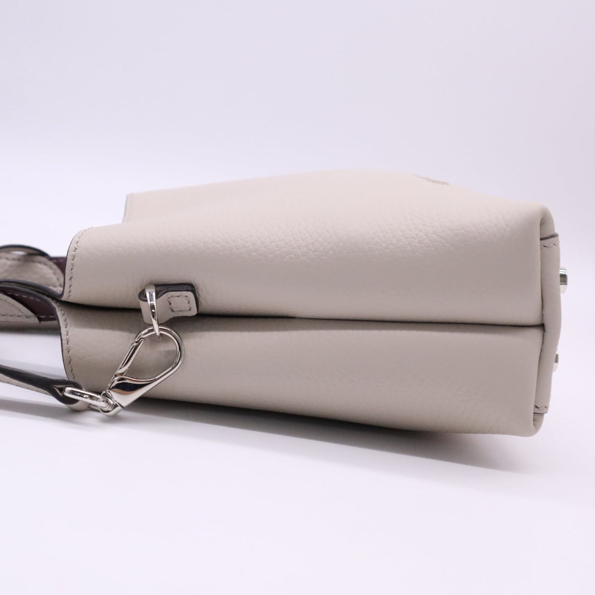 Tod's Beige Bordeaux Shoulder Bag (Pre-Owned)