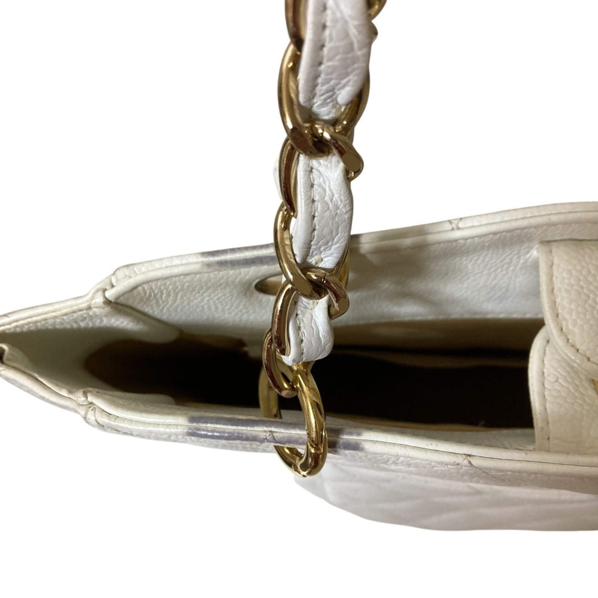 Chanel White Grained Calfskin Shoulder Bag (Pre-Owned)