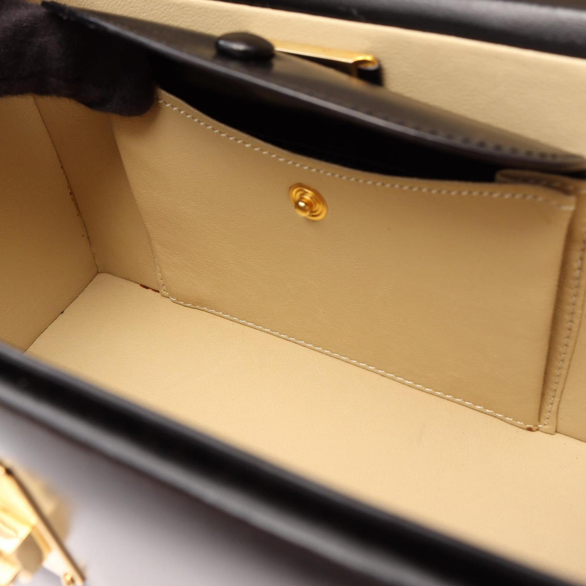 Loewe Black Leather Handbag (Pre-Owned)