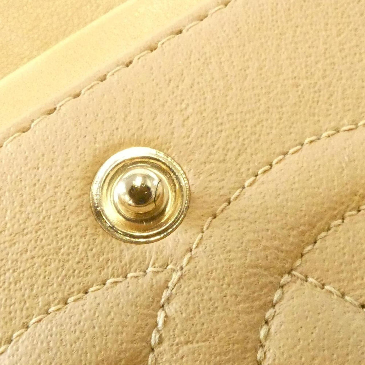 Chanel Beige Leather Shoulder Bag (Pre-Owned)