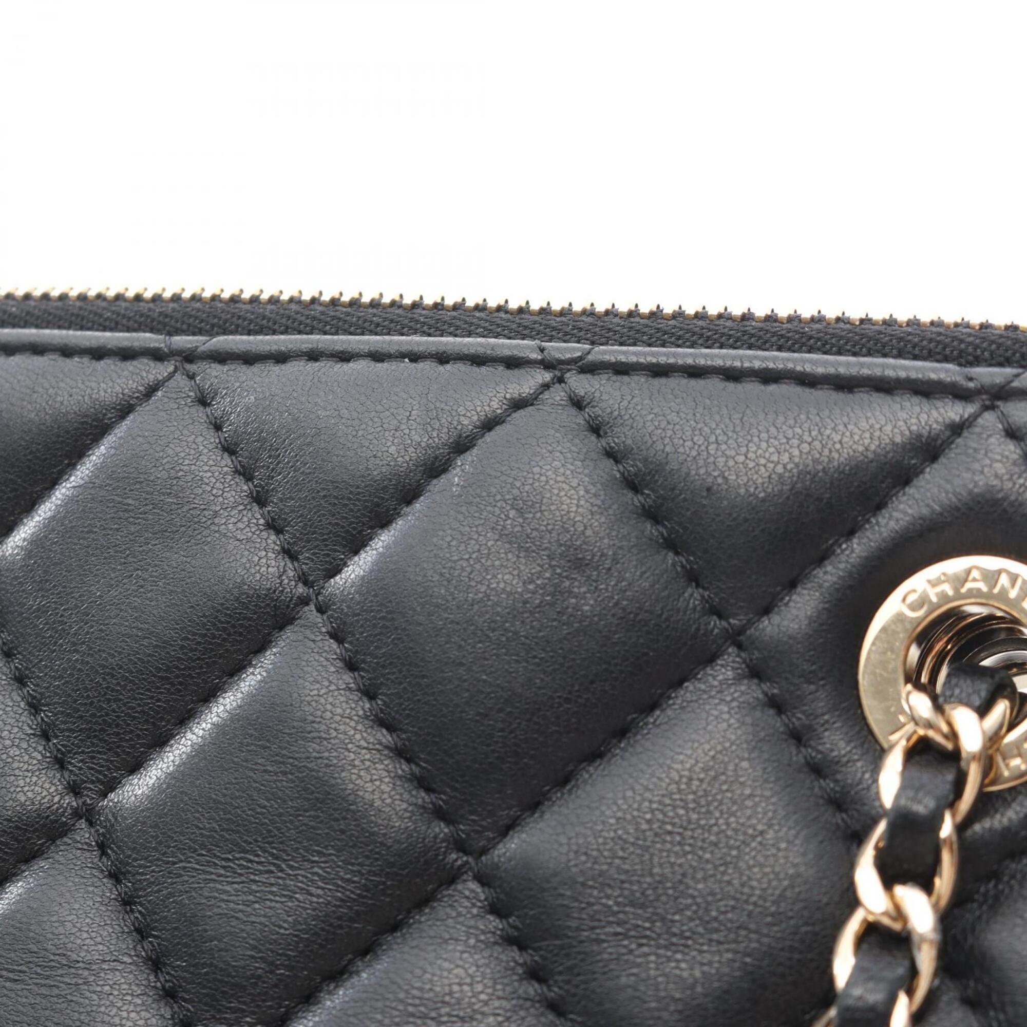 Chanel Black Leather Handbag Shoulder Bag (Pre-Owned)