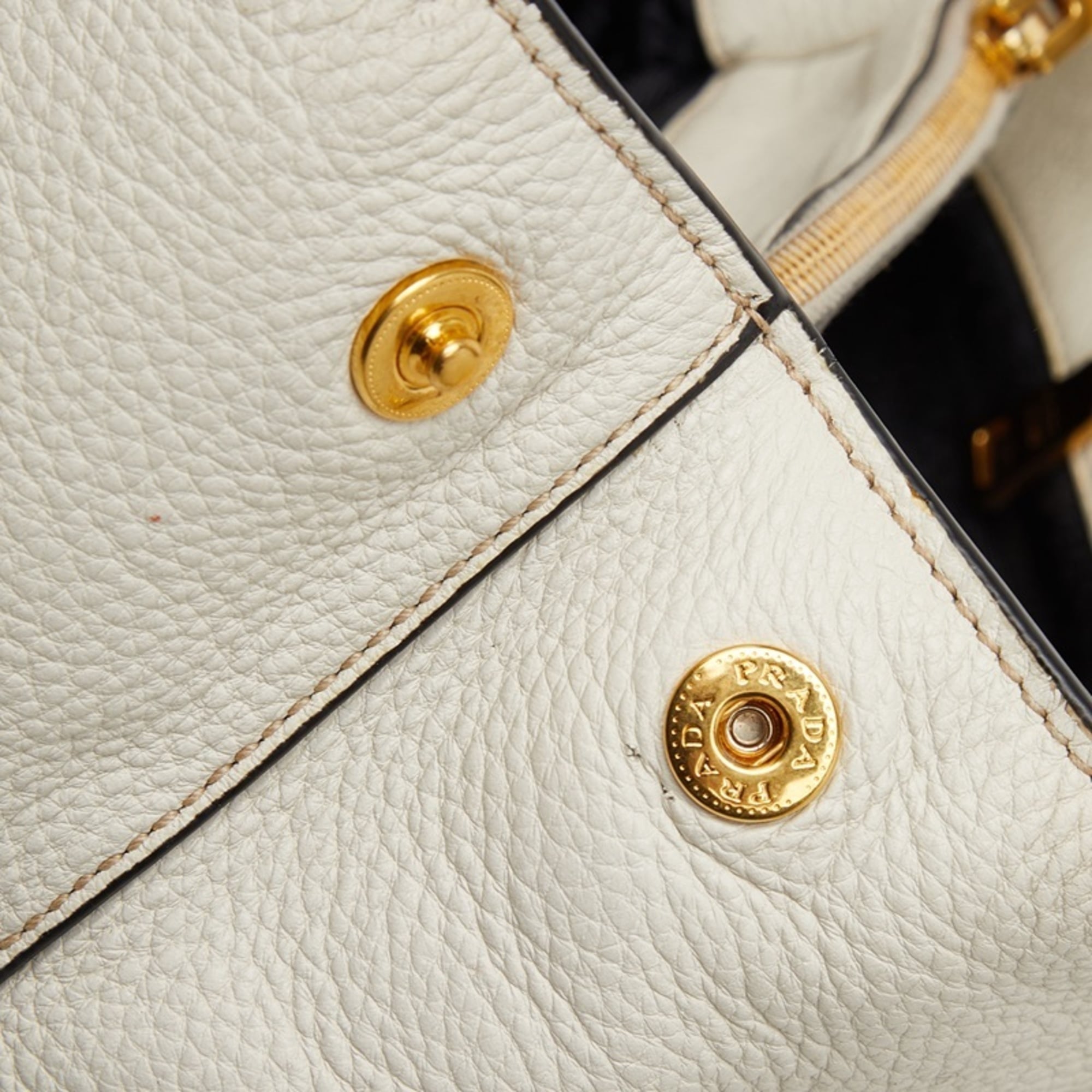 Prada White Leather Handbag Shoulder Bag (Pre-Owned)