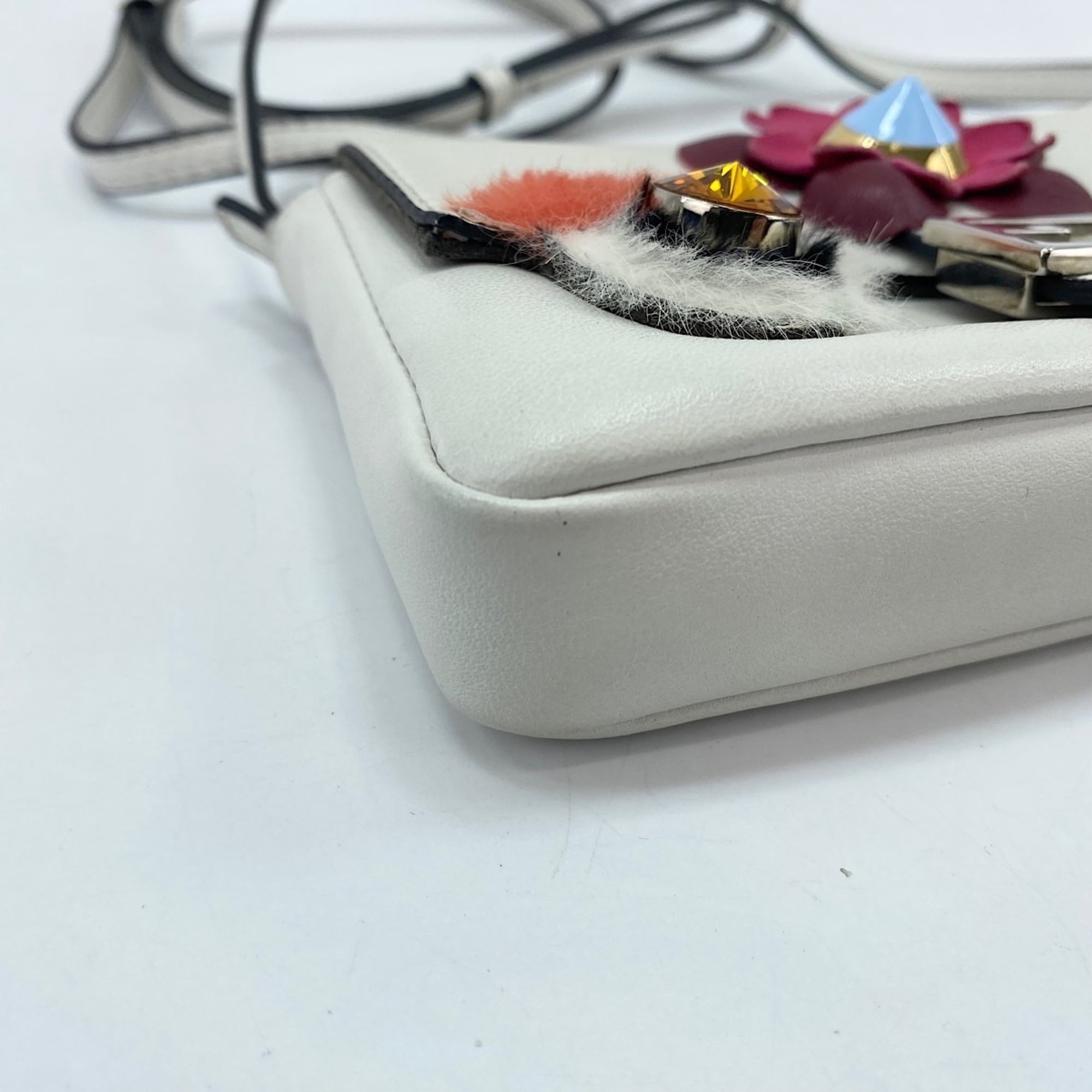 Fendi White Shoulder Bag (Pre-Owned)