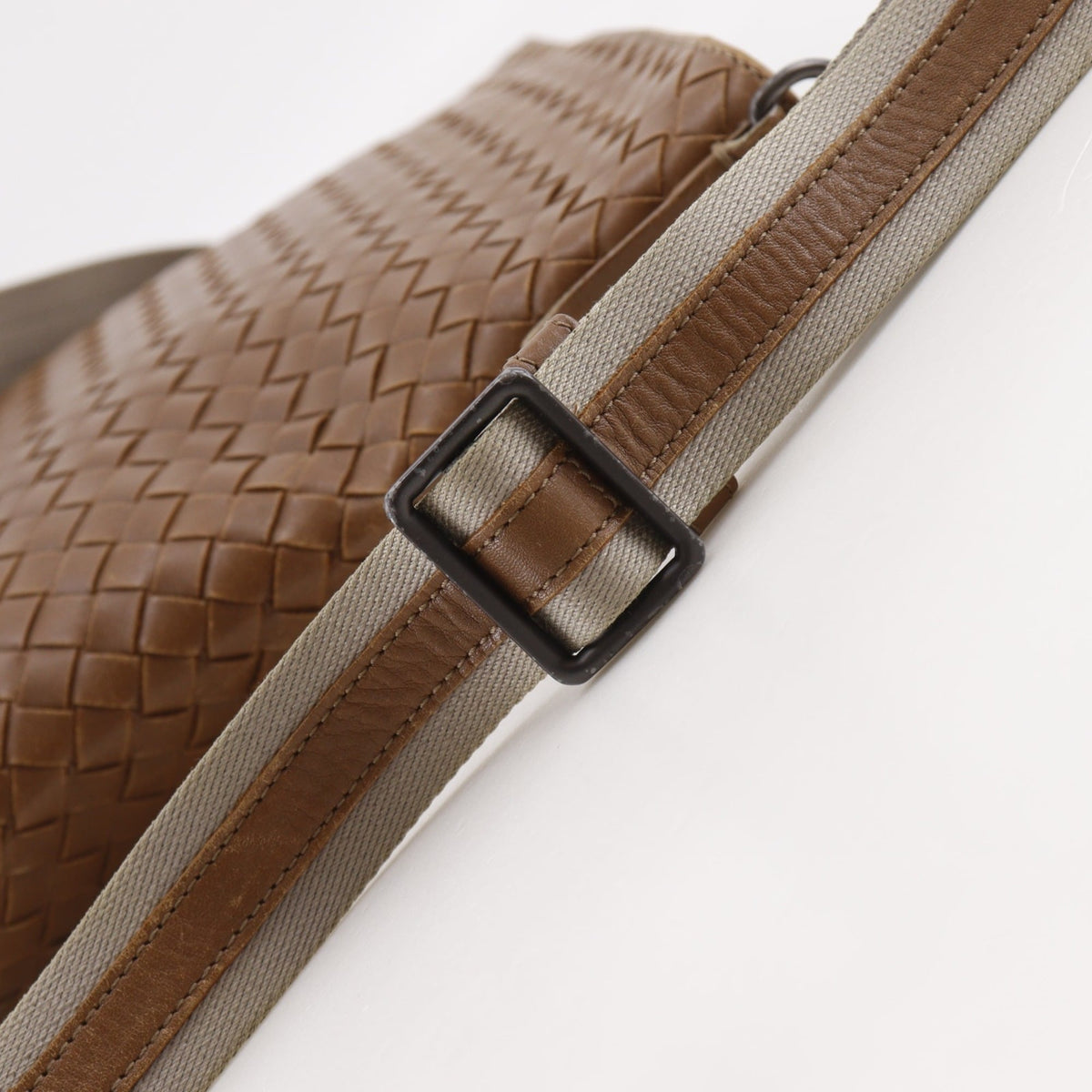 Bottega Veneta Intrecciato Brown Leather Shoulder Bag (Pre-Owned)