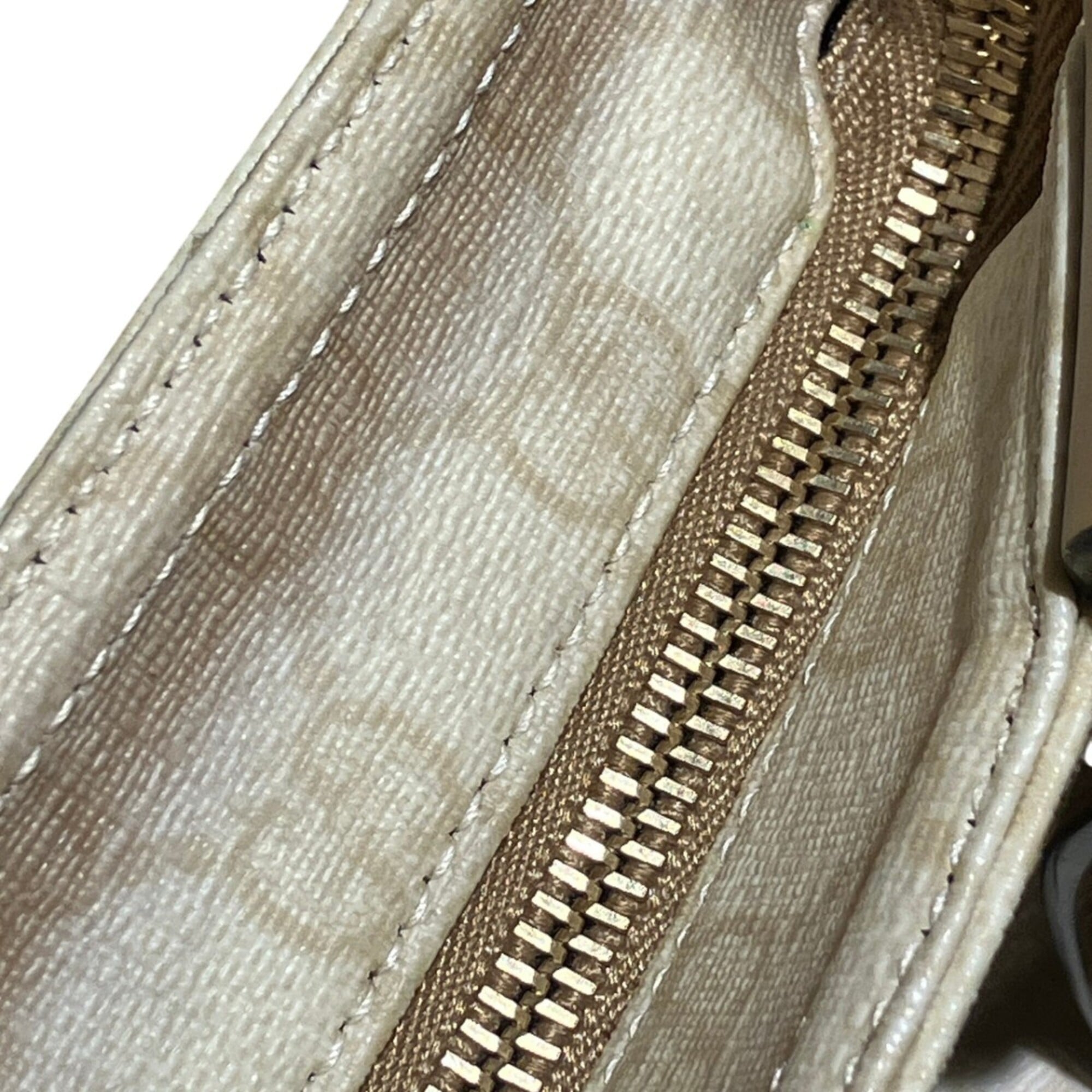 Gucci Ivory Shoulder Bag (Pre-Owned)