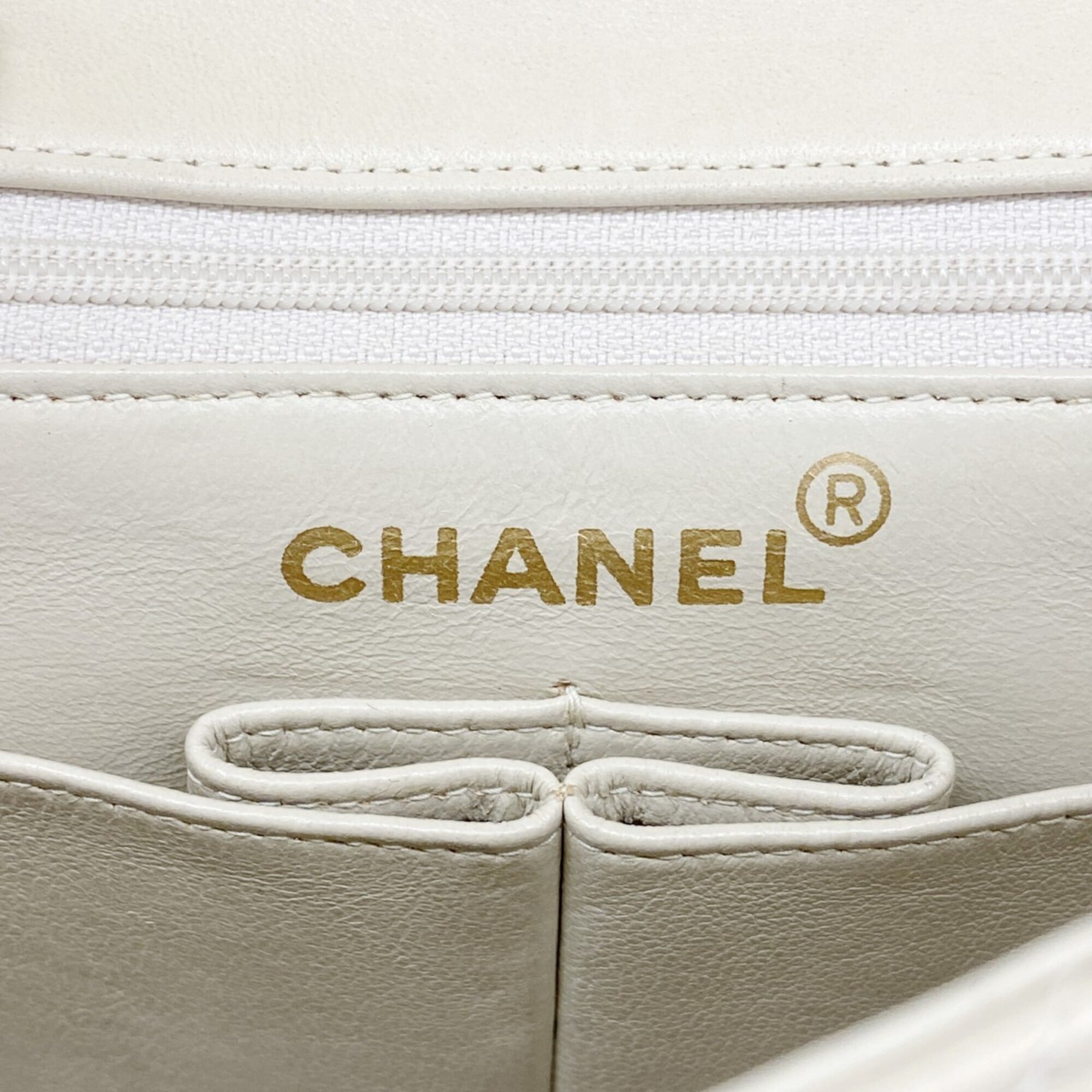 Chanel Beige Leather Shoulder Bag (Pre-Owned)