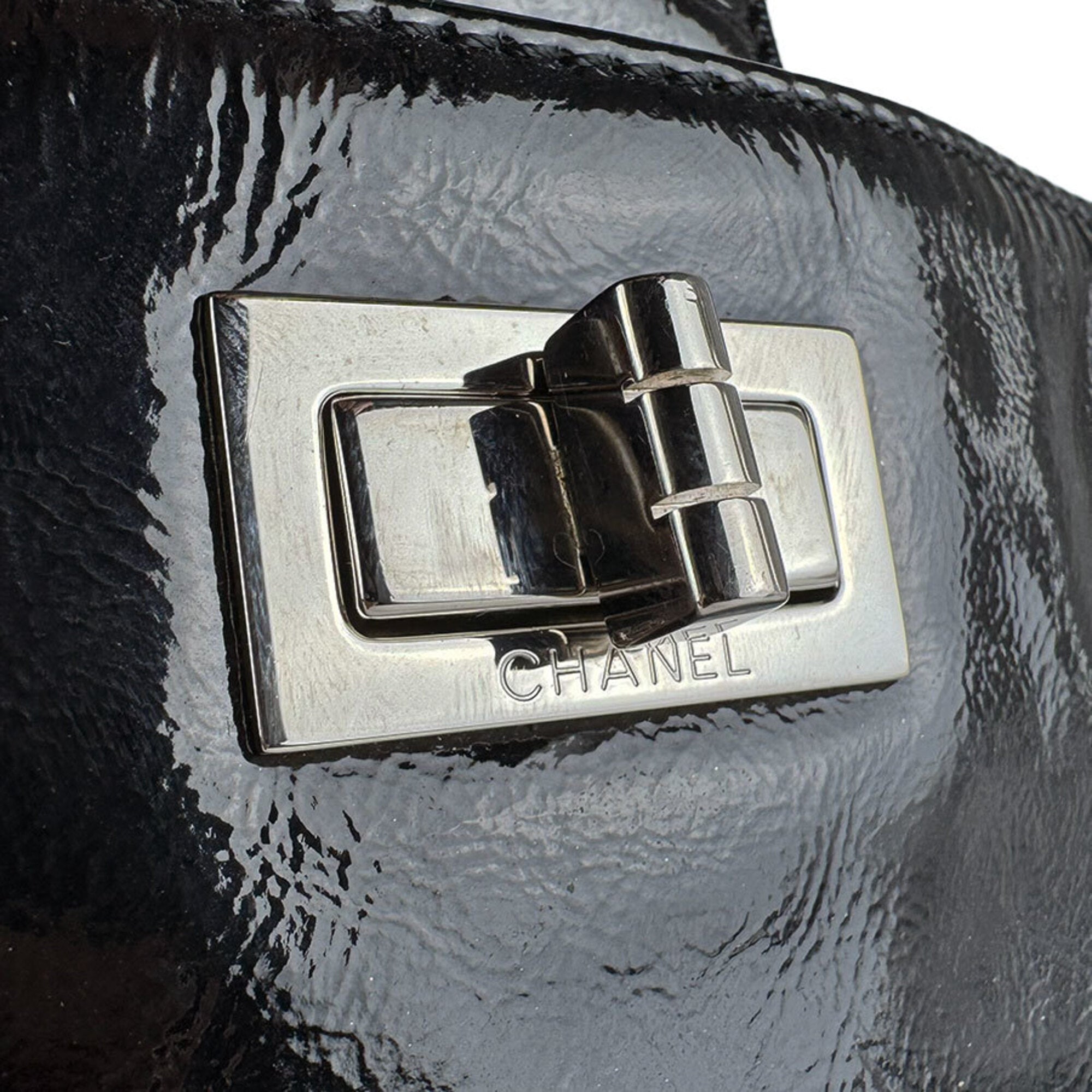 Chanel Black Patent Leather Handbag (Pre-Owned)