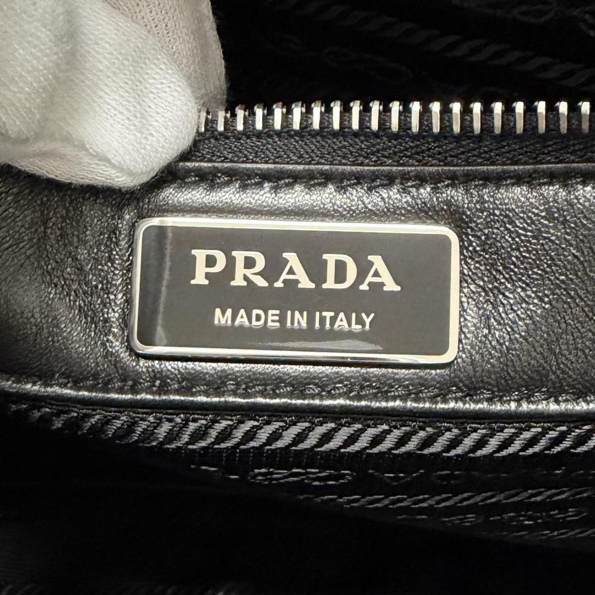 Prada Black Leather Shoulder Bag (Pre-Owned)