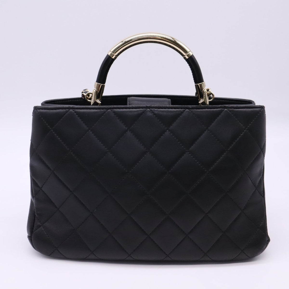 Chanel Matelasse Black Leather Handbag (Pre-Owned)