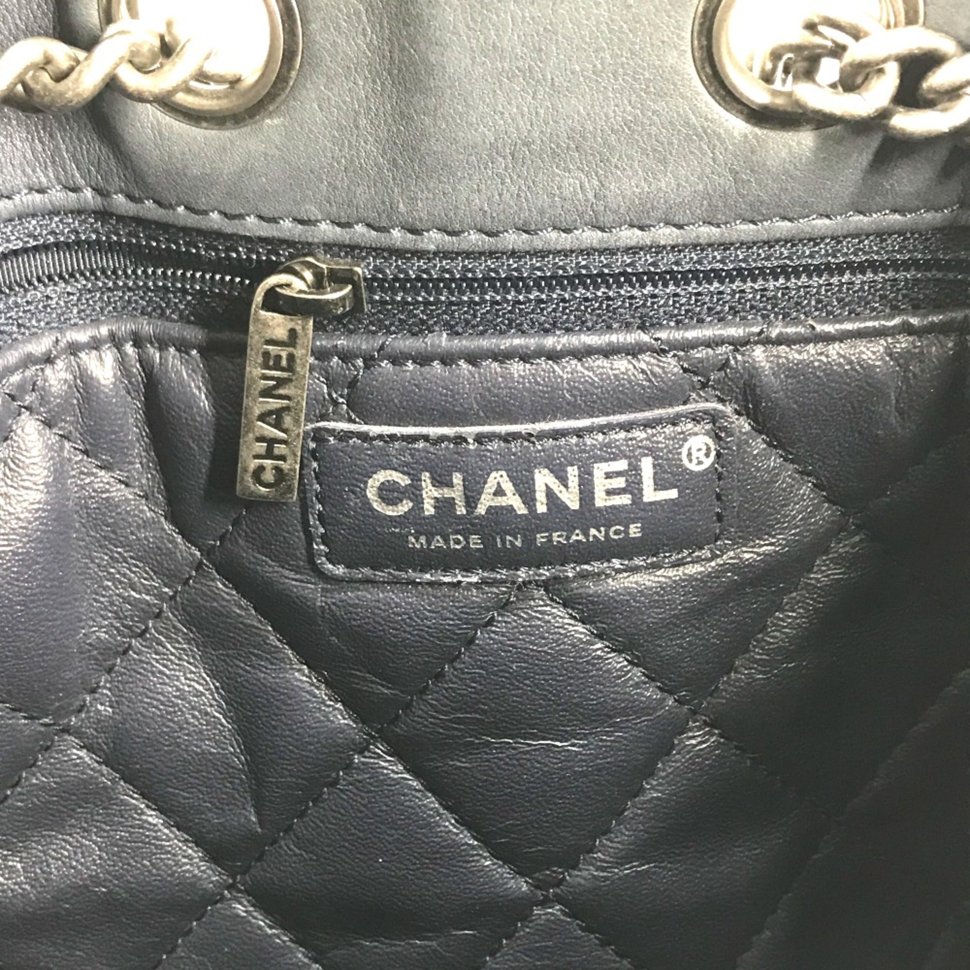 Chanel Blue Leather Shoulder Bag (Pre-Owned)